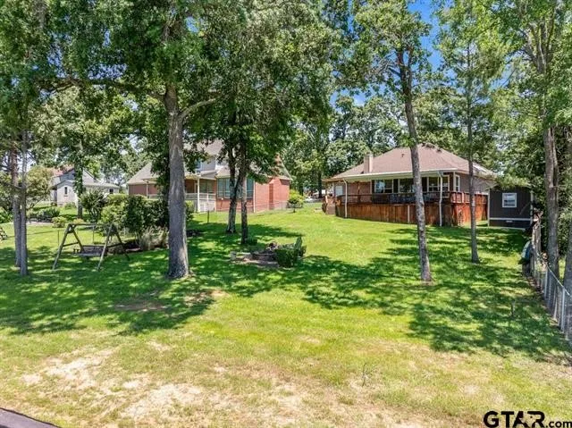 Single Family Residence For Sale in Henderson County , 3522 S Island Drive, Chandler, Texas 75758, 3 Bedrooms, 2 Bathrooms, 2 Garage spaces, 1,949 Sqft, built in 1996, Price $799,000, mls#21266480, Real Estate Agent in Chandler, Homes For Sale in Henderson county, Homes For Sale in Chandler, Realtor in Chandler Texas, Real Estate Brokerage Independent Realty Texas, Luminita Cordes Realtor