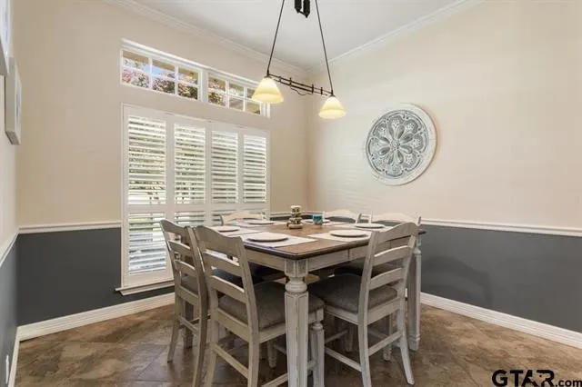 Single Family Residence For Sale in Henderson County , 3522 S Island Drive, Chandler, Texas 75758, 3 Bedrooms, 2 Bathrooms, 2 Garage spaces, 1,949 Sqft, built in 1996, Price $799,000, mls#21266480, Real Estate Agent in Chandler, Homes For Sale in Henderson county, Homes For Sale in Chandler, Realtor in Chandler Texas, Real Estate Brokerage Independent Realty Texas, Luminita Cordes Realtor
