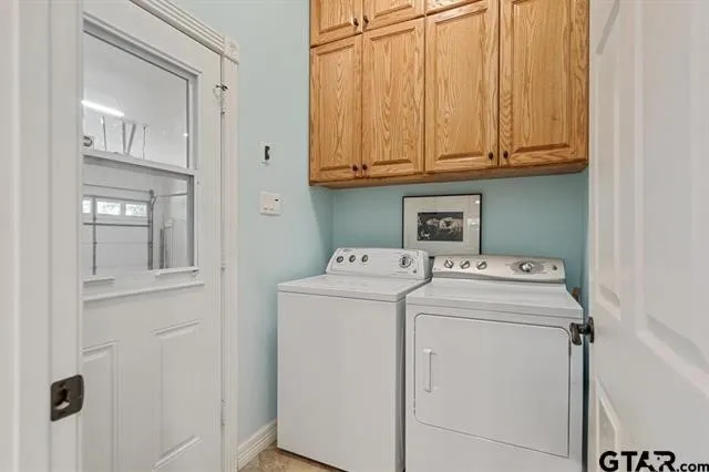Single Family Residence For Sale in Henderson County , 3522 S Island Drive, Chandler, Texas 75758, 3 Bedrooms, 2 Bathrooms, 2 Garage spaces, 1,949 Sqft, built in 1996, Price $799,000, mls#21266480, Real Estate Agent in Chandler, Homes For Sale in Henderson county, Homes For Sale in Chandler, Realtor in Chandler Texas, Real Estate Brokerage Independent Realty Texas, Luminita Cordes Realtor