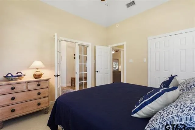 Single Family Residence For Sale in Henderson County , 3522 S Island Drive, Chandler, Texas 75758, 3 Bedrooms, 2 Bathrooms, 2 Garage spaces, 1,949 Sqft, built in 1996, Price $799,000, mls#21266480, Real Estate Agent in Chandler, Homes For Sale in Henderson county, Homes For Sale in Chandler, Realtor in Chandler Texas, Real Estate Brokerage Independent Realty Texas, Luminita Cordes Realtor