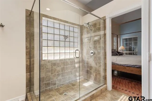 Single Family Residence For Sale in Henderson County , 3522 S Island Drive, Chandler, Texas 75758, 3 Bedrooms, 2 Bathrooms, 2 Garage spaces, 1,949 Sqft, built in 1996, Price $799,000, mls#21266480, Real Estate Agent in Chandler, Homes For Sale in Henderson county, Homes For Sale in Chandler, Realtor in Chandler Texas, Real Estate Brokerage Independent Realty Texas, Luminita Cordes Realtor