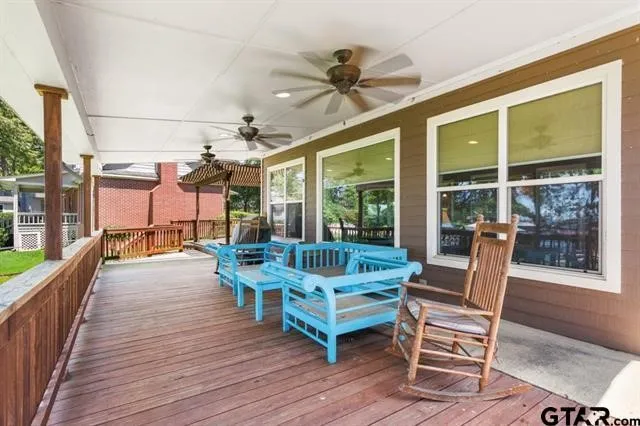 Single Family Residence For Sale in Henderson County , 3522 S Island Drive, Chandler, Texas 75758, 3 Bedrooms, 2 Bathrooms, 2 Garage spaces, 1,949 Sqft, built in 1996, Price $799,000, mls#21266480, Real Estate Agent in Chandler, Homes For Sale in Henderson county, Homes For Sale in Chandler, Realtor in Chandler Texas, Real Estate Brokerage Independent Realty Texas, Luminita Cordes Realtor