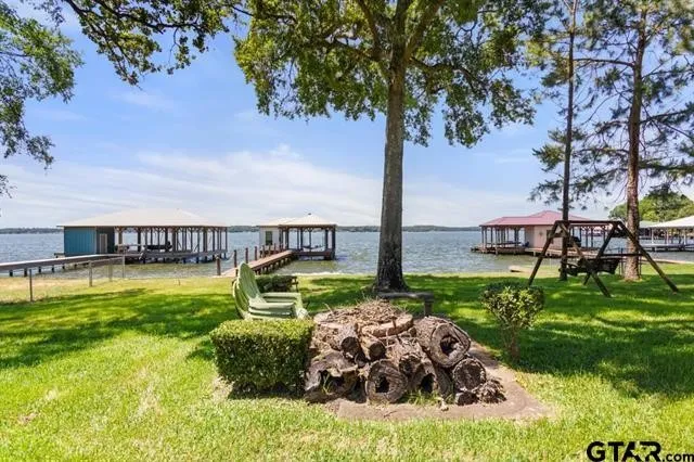 Single Family Residence For Sale in Henderson County , 3522 S Island Drive, Chandler, Texas 75758, 3 Bedrooms, 2 Bathrooms, 2 Garage spaces, 1,949 Sqft, built in 1996, Price $799,000, mls#21266480, Real Estate Agent in Chandler, Homes For Sale in Henderson county, Homes For Sale in Chandler, Realtor in Chandler Texas, Real Estate Brokerage Independent Realty Texas, Luminita Cordes Realtor