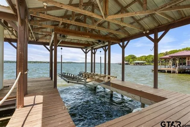 Single Family Residence For Sale in Henderson County , 3522 S Island Drive, Chandler, Texas 75758, 3 Bedrooms, 2 Bathrooms, 2 Garage spaces, 1,949 Sqft, built in 1996, Price $799,000, mls#21266480, Real Estate Agent in Chandler, Homes For Sale in Henderson county, Homes For Sale in Chandler, Realtor in Chandler Texas, Real Estate Brokerage Independent Realty Texas, Luminita Cordes Realtor