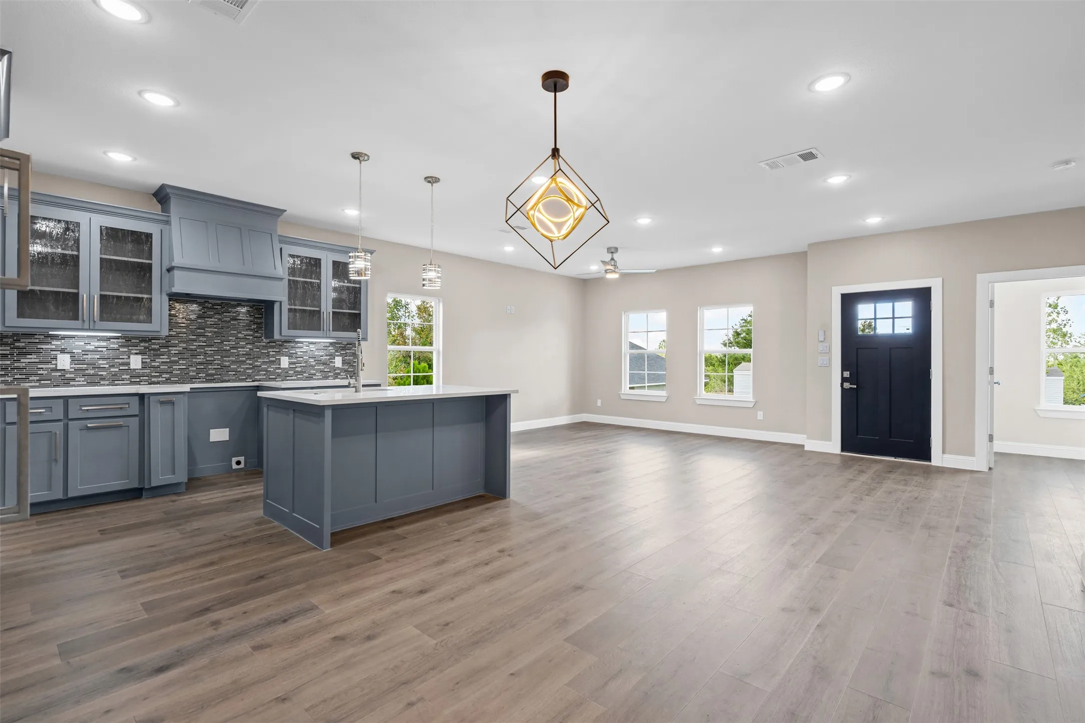 Single Family Residence For Sale in Hood County , 913 Pease River Drive, Granbury, Texas 76048, 3 Bedroom, 2 Bathroom, 1 Garage spaces, 1,369 Sqft, built in 2024, mls#21259448, Real Estate Agent in Granbury, Homes For Sale in Hood county, Homes For Sale in Granbury, Realtor in Granbury Texas, Real Estate Brokerage Independent Realty Texas, Luminita Cordes Realtor