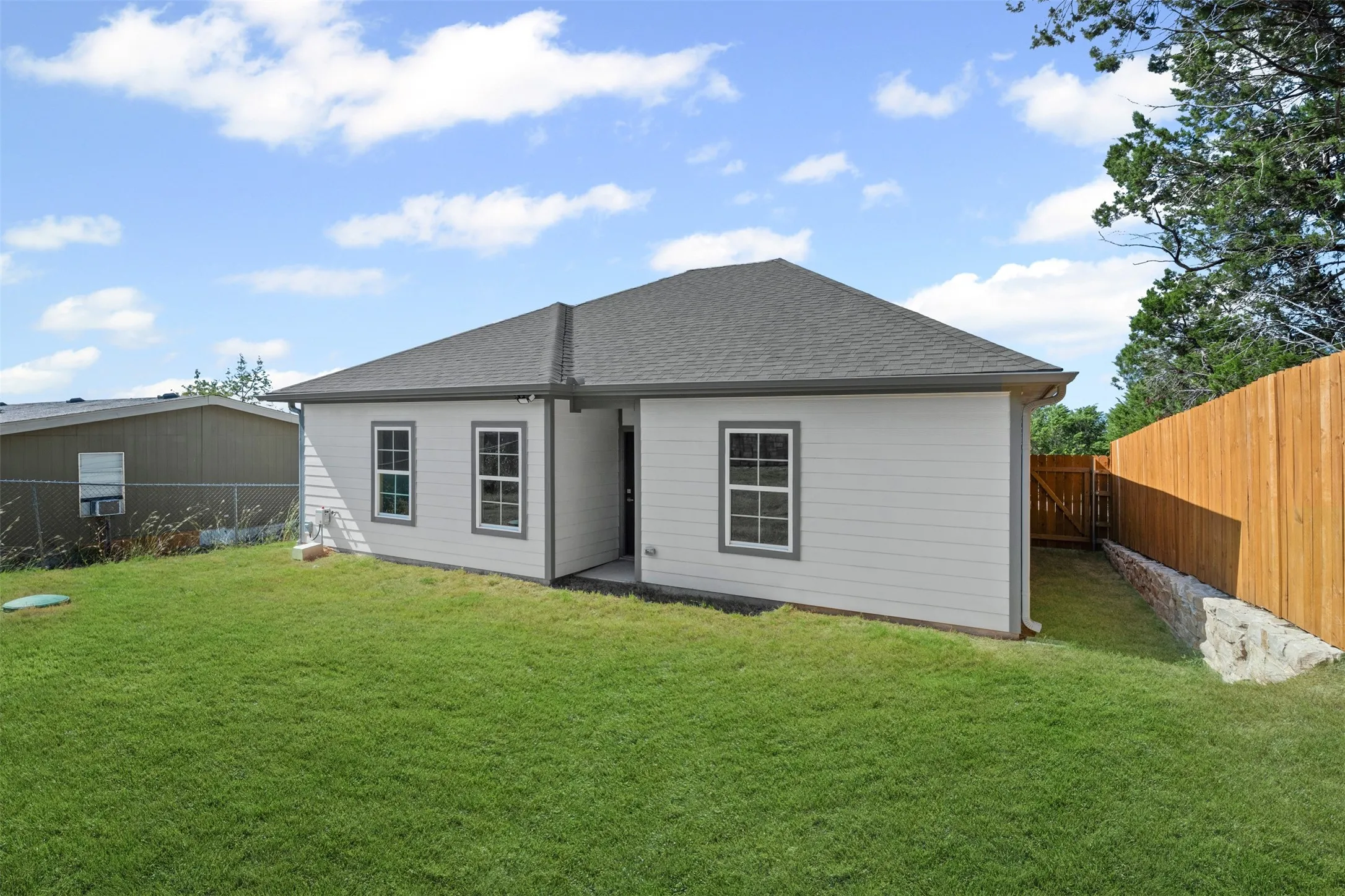 Single Family Residence For Sale in Hood County , 913 Pease River Drive, Granbury, Texas 76048, 3 Bedroom, 2 Bathroom, 1 Garage spaces, 1,369 Sqft, built in 2024, mls#21259448, Real Estate Agent in Granbury, Homes For Sale in Hood county, Homes For Sale in Granbury, Realtor in Granbury Texas, Real Estate Brokerage Independent Realty Texas, Luminita Cordes Realtor