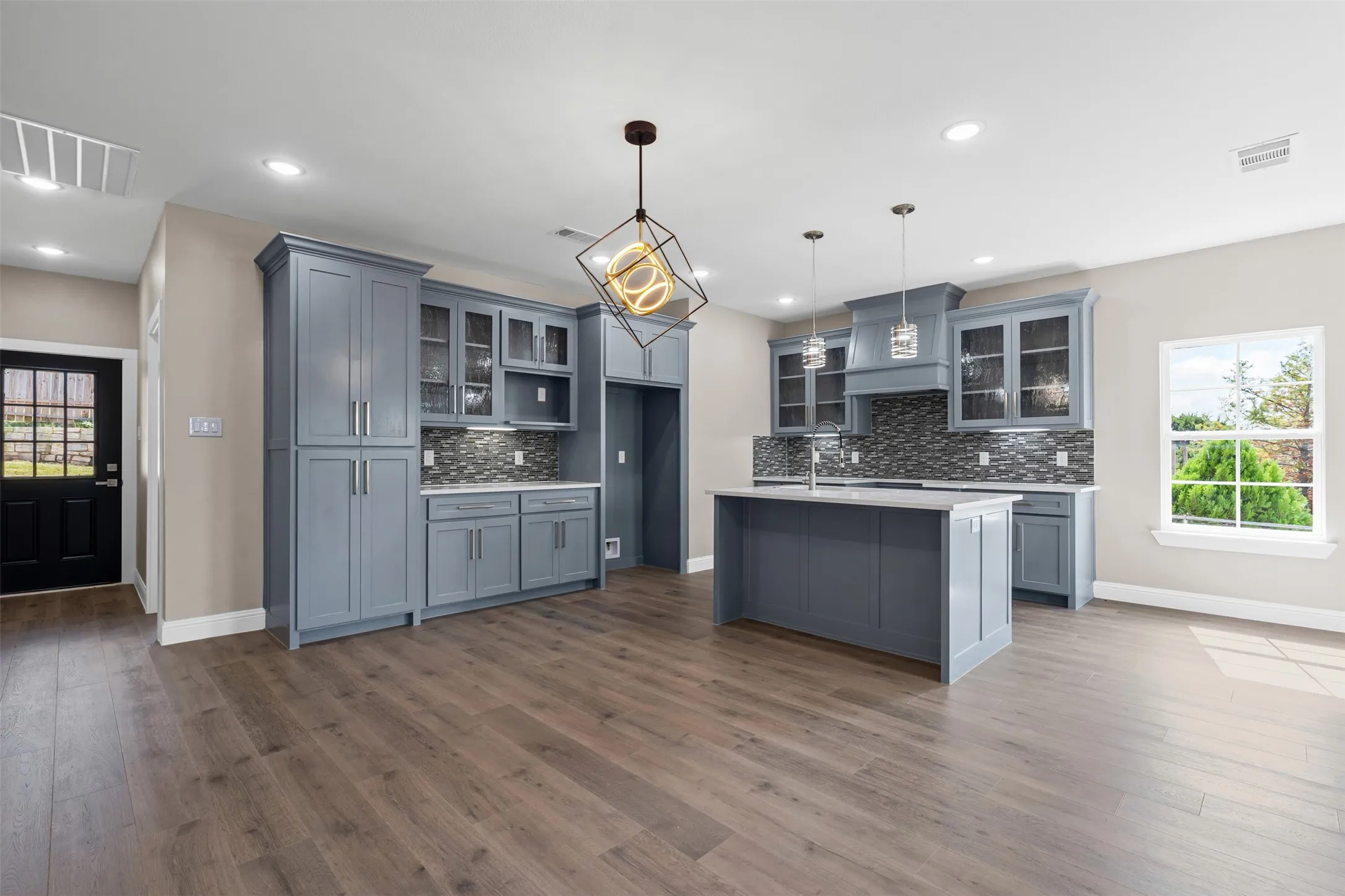 Single Family Residence For Sale in Hood County , 913 Pease River Drive, Granbury, Texas 76048, 3 Bedroom, 2 Bathroom, 1 Garage spaces, 1,369 Sqft, built in 2024, mls#21259448, Real Estate Agent in Granbury, Homes For Sale in Hood county, Homes For Sale in Granbury, Realtor in Granbury Texas, Real Estate Brokerage Independent Realty Texas, Luminita Cordes Realtor