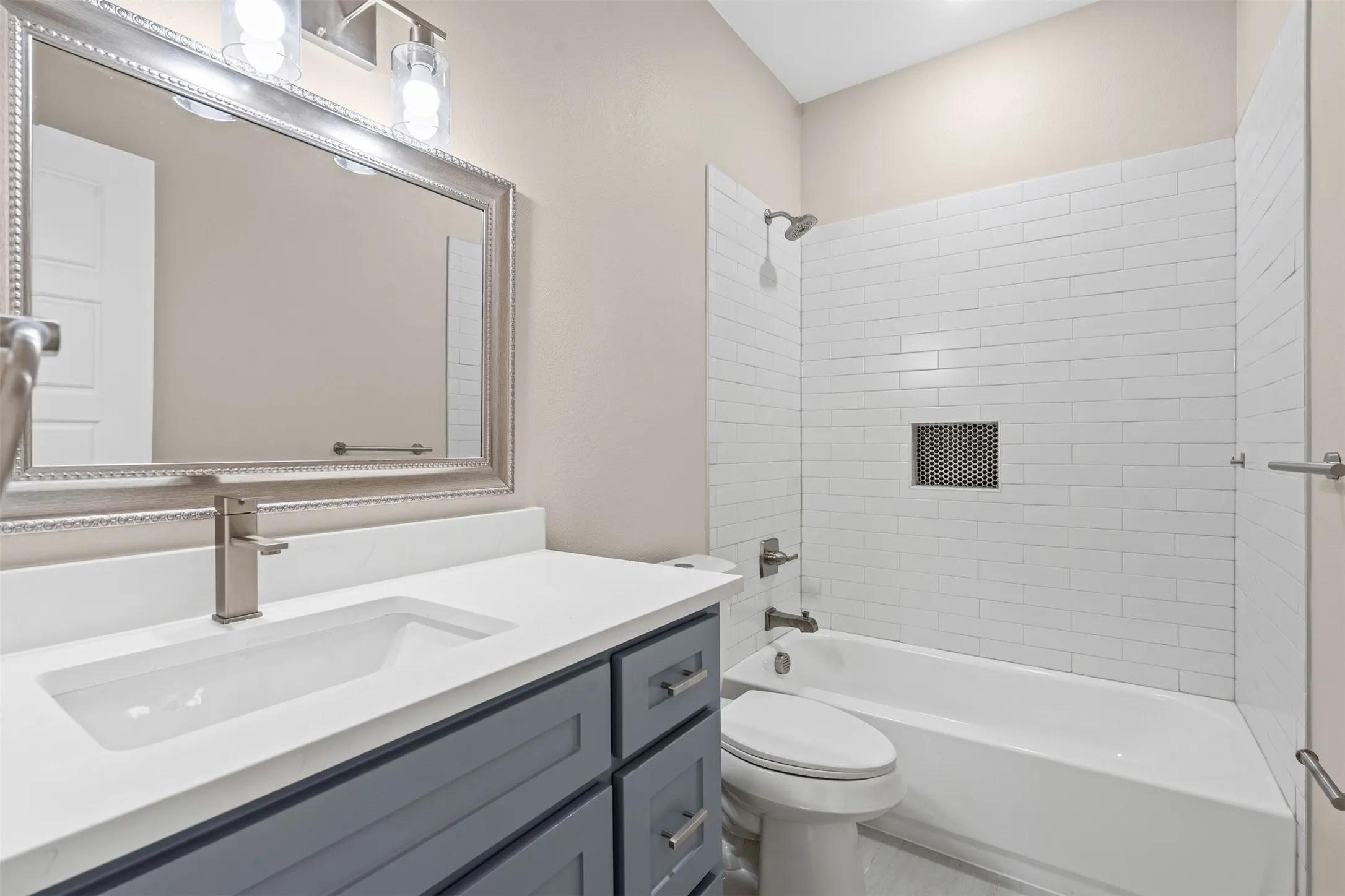 Single Family Residence For Sale in Hood County , 913 Pease River Drive, Granbury, Texas 76048, 3 Bedroom, 2 Bathroom, 1 Garage spaces, 1,369 Sqft, built in 2024, mls#21259448, Real Estate Agent in Granbury, Homes For Sale in Hood county, Homes For Sale in Granbury, Realtor in Granbury Texas, Real Estate Brokerage Independent Realty Texas, Luminita Cordes Realtor