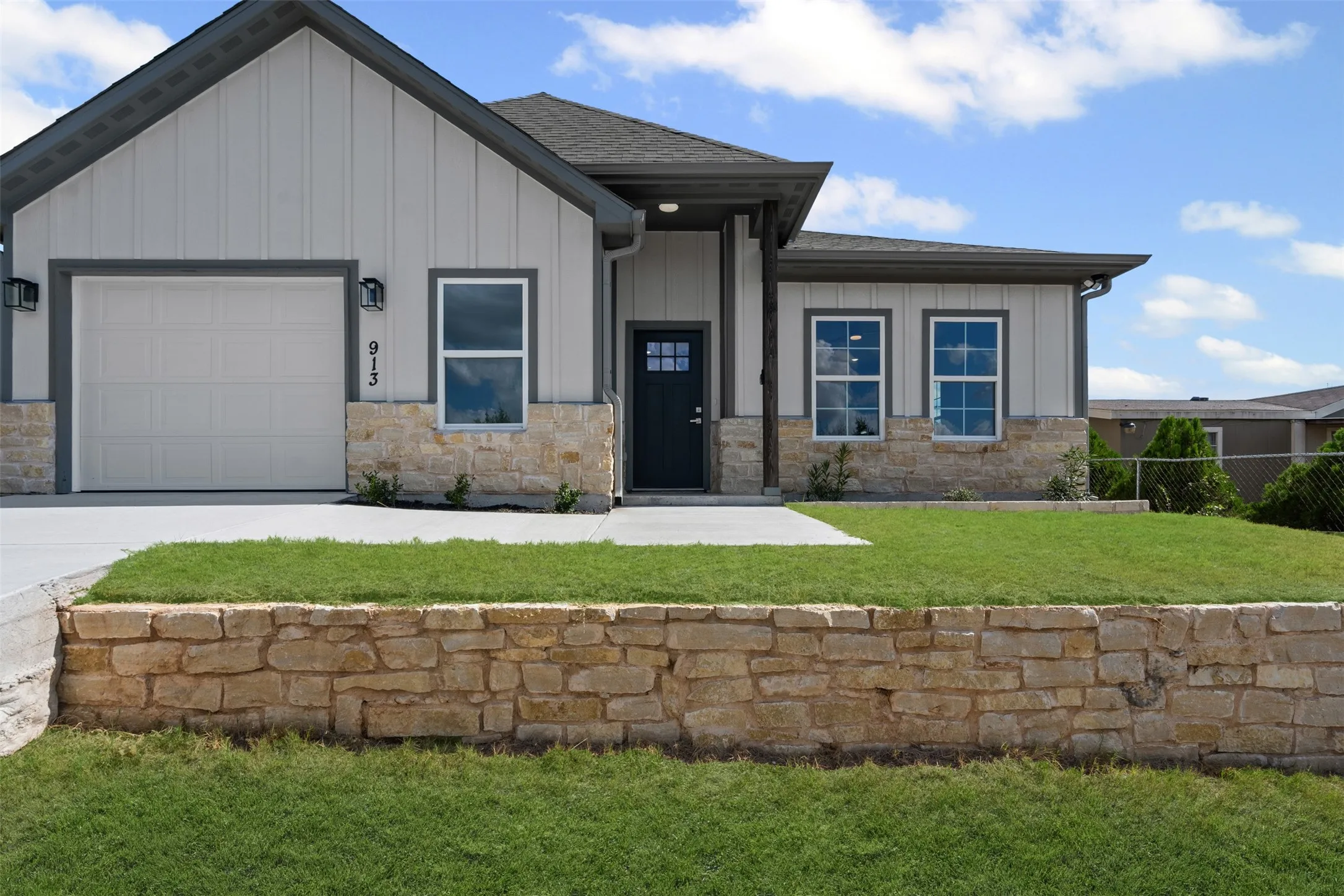 Single Family Residence For Sale in Hood County , 913 Pease River Drive, Granbury, Texas 76048, 3 Bedroom, 2 Bathroom, 1 Garage spaces, 1,369 Sqft, built in 2024, mls#21259448, Real Estate Agent in Granbury, Homes For Sale in Hood county, Homes For Sale in Granbury, Realtor in Granbury Texas, Real Estate Brokerage Independent Realty Texas, Luminita Cordes Realtor