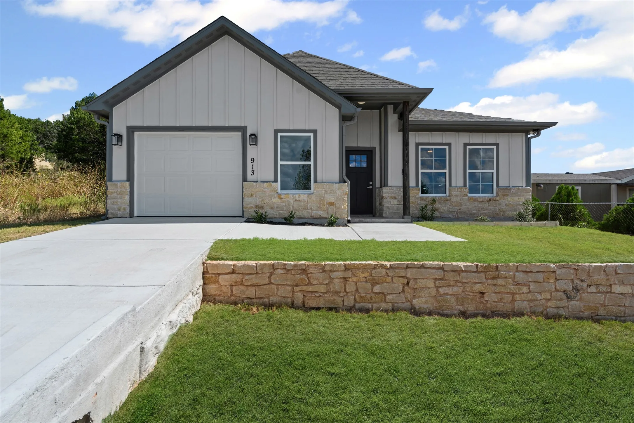 Single Family Residence For Sale in Hood County , 913 Pease River Drive, Granbury, Texas 76048, 3 Bedroom, 2 Bathroom, 1 Garage spaces, 1,369 Sqft, built in 2024, mls#21259448, Real Estate Agent in Granbury, Homes For Sale in Hood county, Homes For Sale in Granbury, Realtor in Granbury Texas, Real Estate Brokerage Independent Realty Texas, Luminita Cordes Realtor