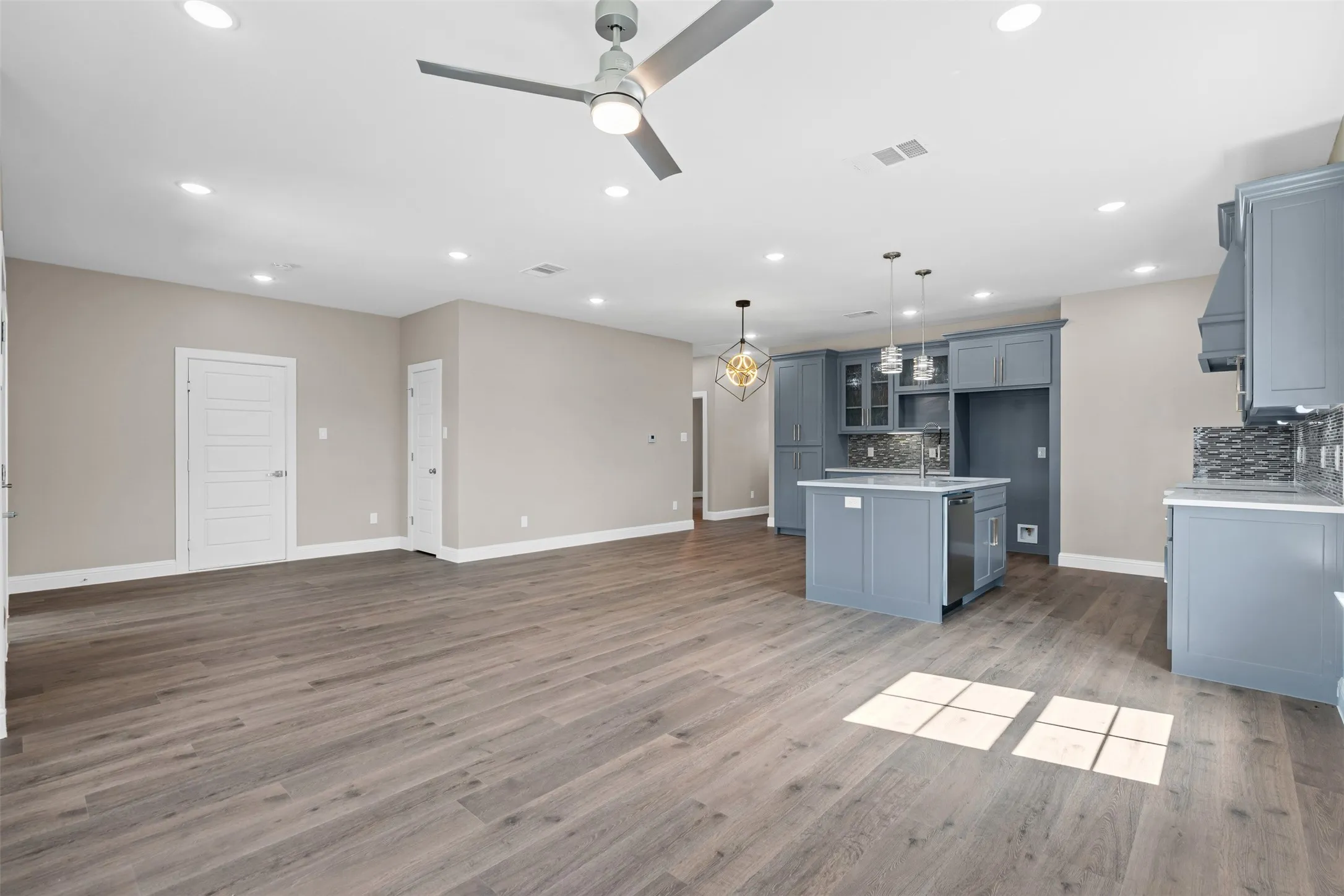Single Family Residence For Sale in Hood County , 913 Pease River Drive, Granbury, Texas 76048, 3 Bedroom, 2 Bathroom, 1 Garage spaces, 1,369 Sqft, built in 2024, mls#21259448, Real Estate Agent in Granbury, Homes For Sale in Hood county, Homes For Sale in Granbury, Realtor in Granbury Texas, Real Estate Brokerage Independent Realty Texas, Luminita Cordes Realtor