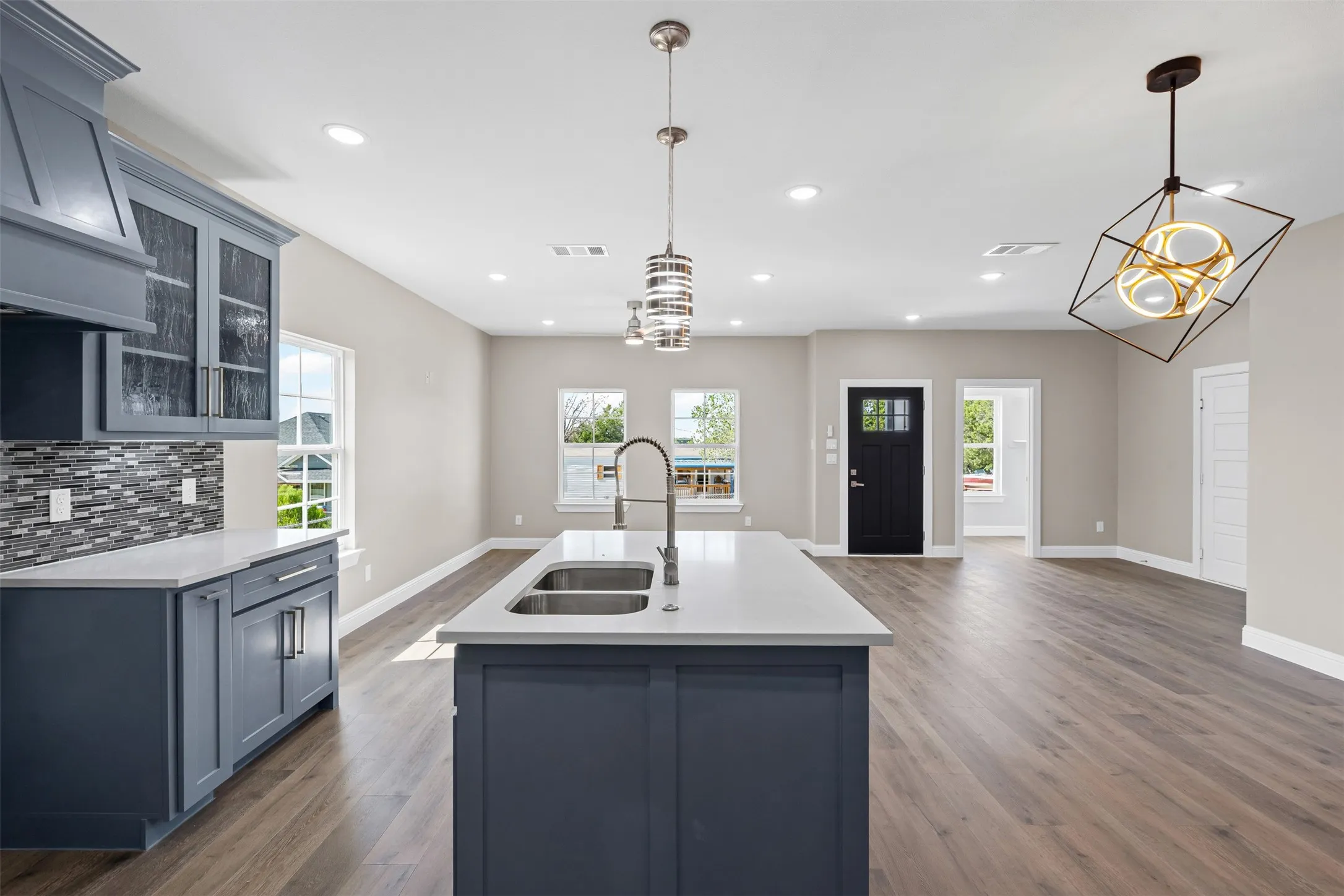 Single Family Residence For Sale in Hood County , 913 Pease River Drive, Granbury, Texas 76048, 3 Bedroom, 2 Bathroom, 1 Garage spaces, 1,369 Sqft, built in 2024, mls#21259448, Real Estate Agent in Granbury, Homes For Sale in Hood county, Homes For Sale in Granbury, Realtor in Granbury Texas, Real Estate Brokerage Independent Realty Texas, Luminita Cordes Realtor