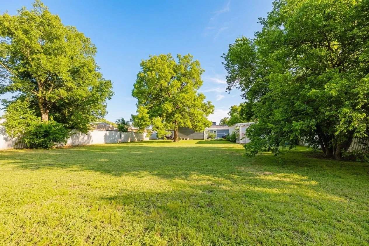 Single Family Residence For Sale in Eastland County , 201 E Plummer Street, Eastland, Texas 76448, 4 Bedroom, 2 Bathroom, 2 Garage spaces, 2,617 Sqft, built in 1920, mls#21266458, Real Estate Agent in Eastland, Homes For Sale in Eastland county, Homes For Sale in Eastland, Realtor in Eastland Texas, Real Estate Brokerage Independent Realty Texas, Luminita Cordes Realtor