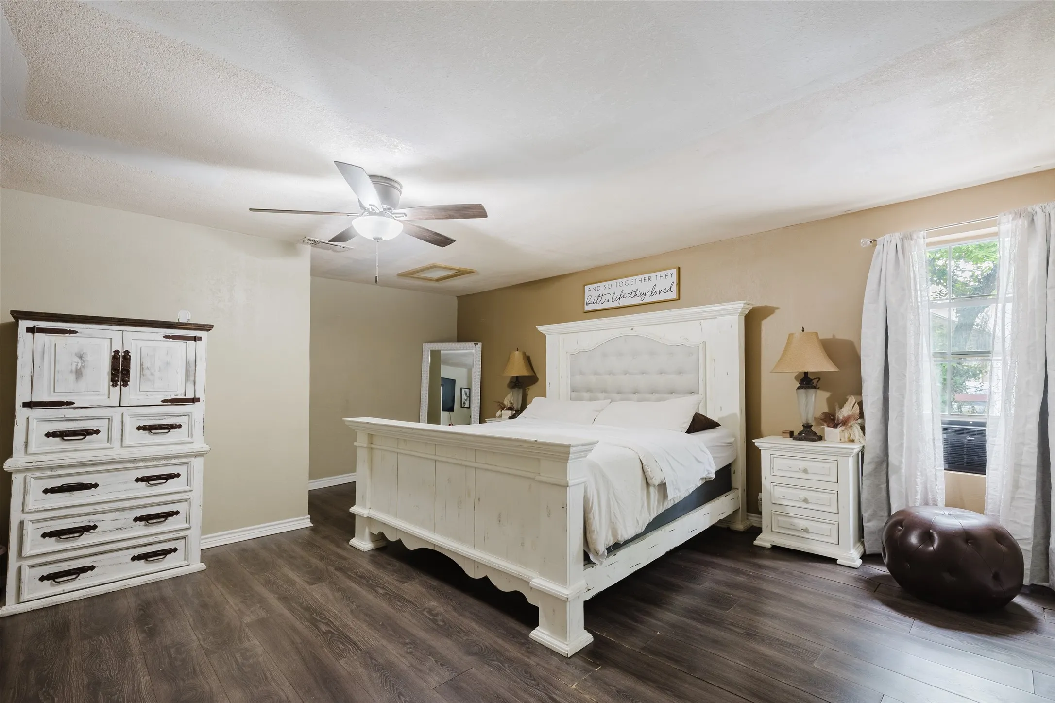 Single Family Residence For Sale in Eastland County , 201 E Plummer Street, Eastland, Texas 76448, 4 Bedroom, 2 Bathroom, 2 Garage spaces, 2,617 Sqft, built in 1920, mls#21266458, Real Estate Agent in Eastland, Homes For Sale in Eastland county, Homes For Sale in Eastland, Realtor in Eastland Texas, Real Estate Brokerage Independent Realty Texas, Luminita Cordes Realtor