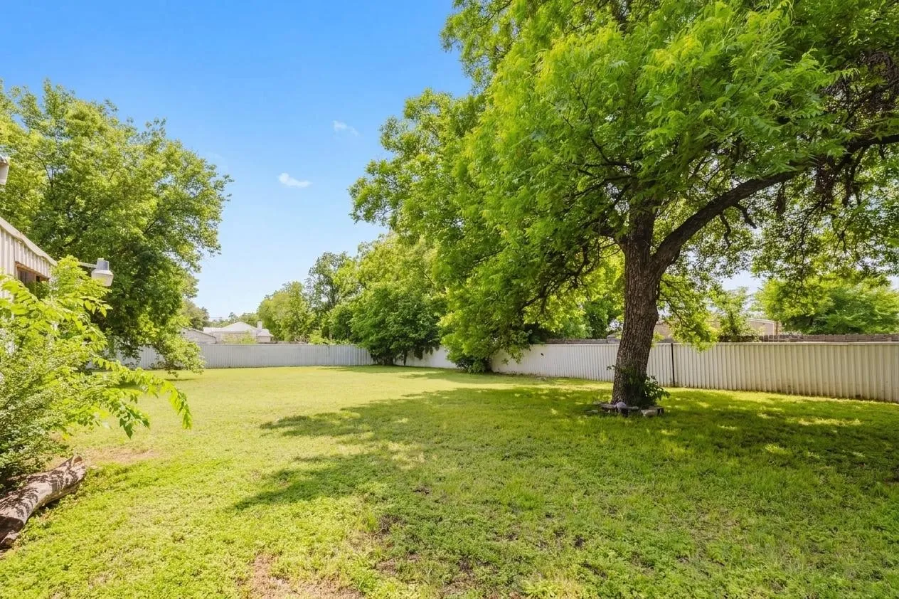 Single Family Residence For Sale in Eastland County , 201 E Plummer Street, Eastland, Texas 76448, 4 Bedroom, 2 Bathroom, 2 Garage spaces, 2,617 Sqft, built in 1920, mls#21266458, Real Estate Agent in Eastland, Homes For Sale in Eastland county, Homes For Sale in Eastland, Realtor in Eastland Texas, Real Estate Brokerage Independent Realty Texas, Luminita Cordes Realtor