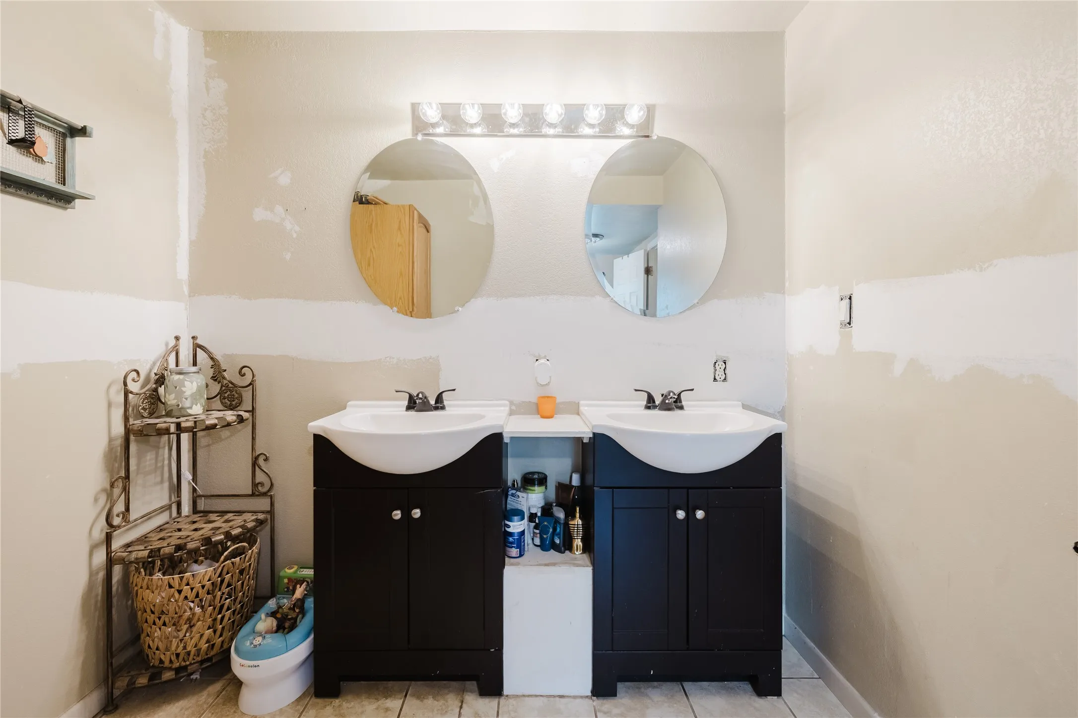Single Family Residence For Sale in Eastland County , 201 E Plummer Street, Eastland, Texas 76448, 4 Bedroom, 2 Bathroom, 2 Garage spaces, 2,617 Sqft, built in 1920, mls#21266458, Real Estate Agent in Eastland, Homes For Sale in Eastland county, Homes For Sale in Eastland, Realtor in Eastland Texas, Real Estate Brokerage Independent Realty Texas, Luminita Cordes Realtor