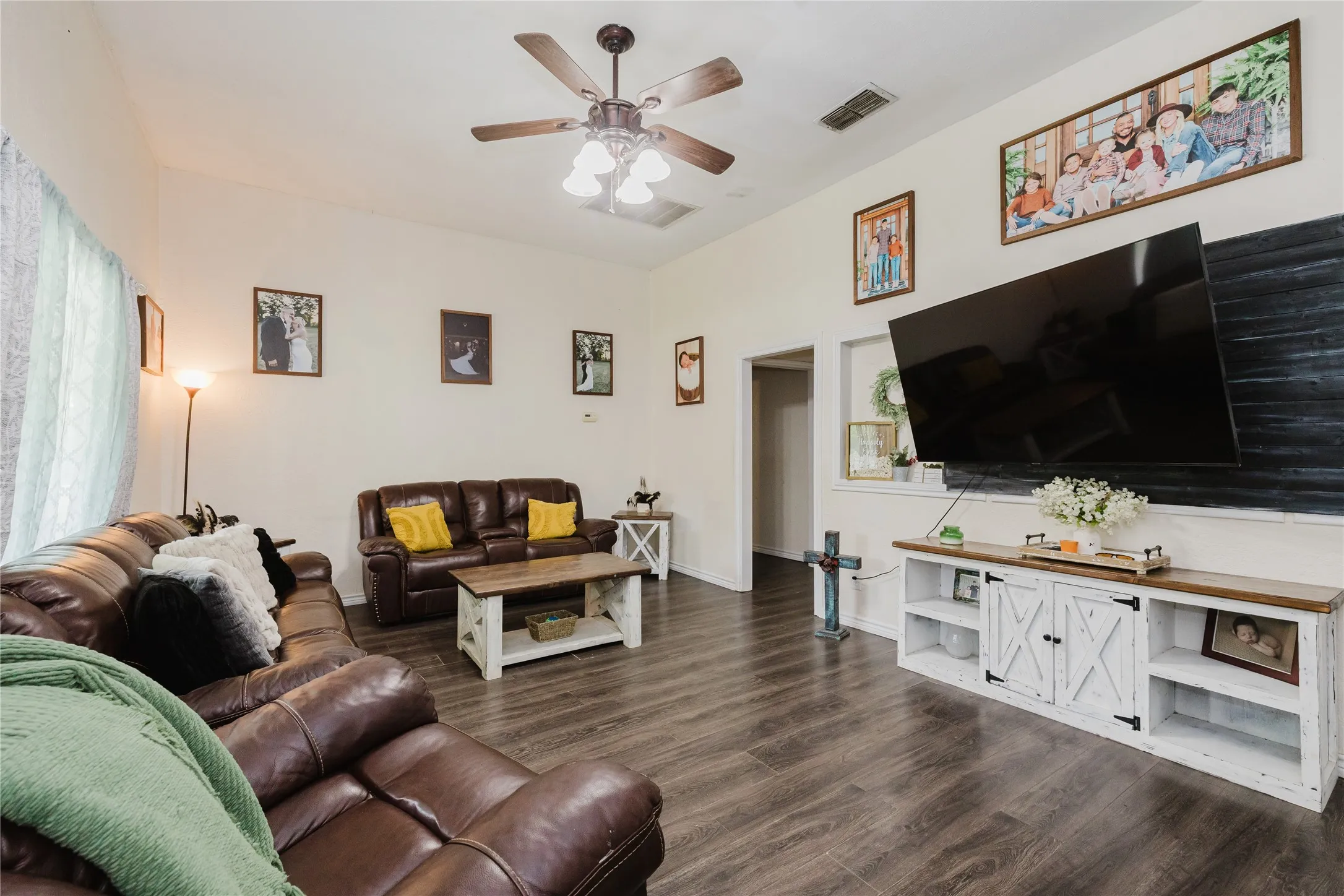 Single Family Residence For Sale in Eastland County , 201 E Plummer Street, Eastland, Texas 76448, 4 Bedroom, 2 Bathroom, 2 Garage spaces, 2,617 Sqft, built in 1920, mls#21266458, Real Estate Agent in Eastland, Homes For Sale in Eastland county, Homes For Sale in Eastland, Realtor in Eastland Texas, Real Estate Brokerage Independent Realty Texas, Luminita Cordes Realtor