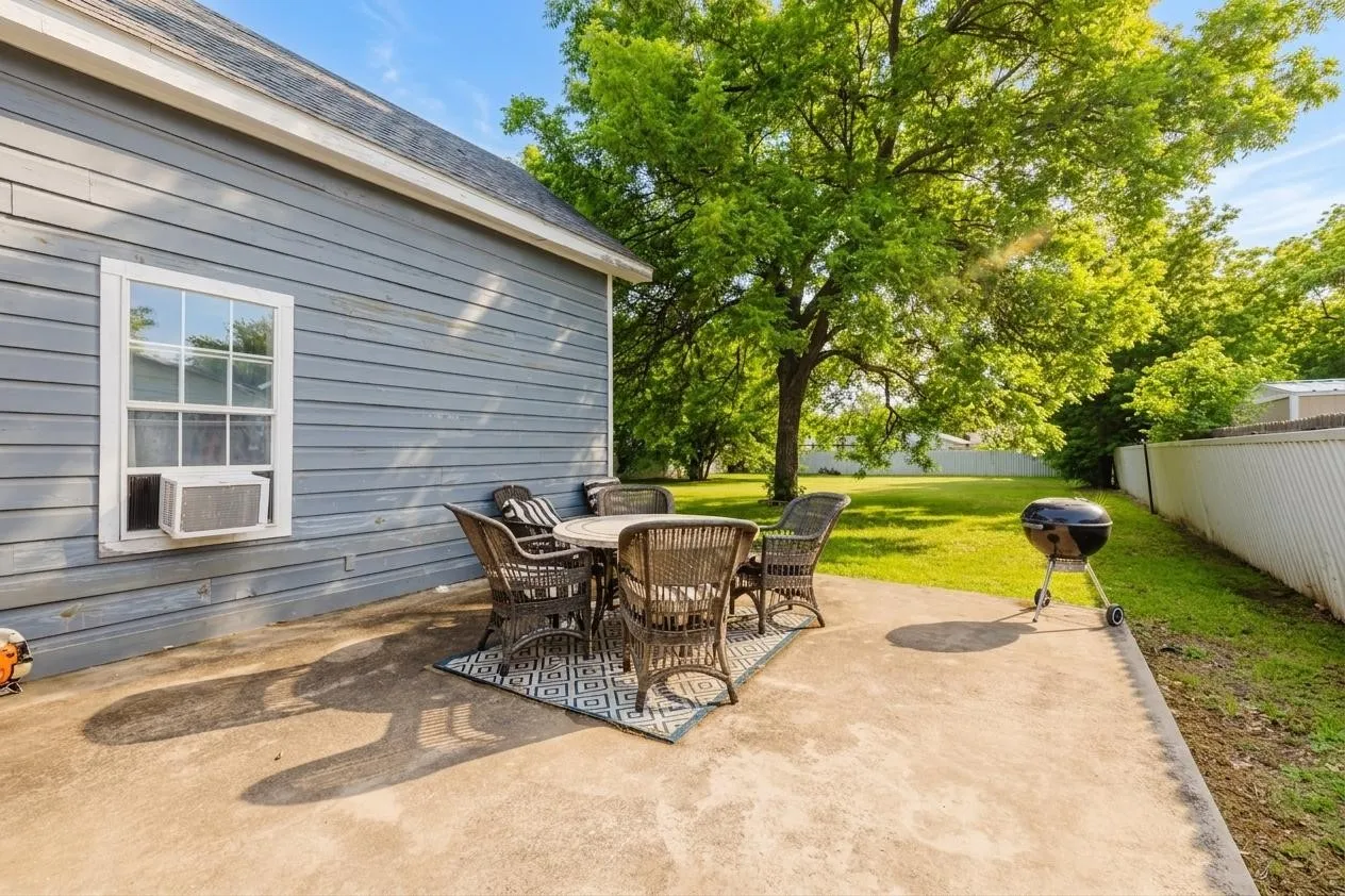 Single Family Residence For Sale in Eastland County , 201 E Plummer Street, Eastland, Texas 76448, 4 Bedroom, 2 Bathroom, 2 Garage spaces, 2,617 Sqft, built in 1920, mls#21266458, Real Estate Agent in Eastland, Homes For Sale in Eastland county, Homes For Sale in Eastland, Realtor in Eastland Texas, Real Estate Brokerage Independent Realty Texas, Luminita Cordes Realtor