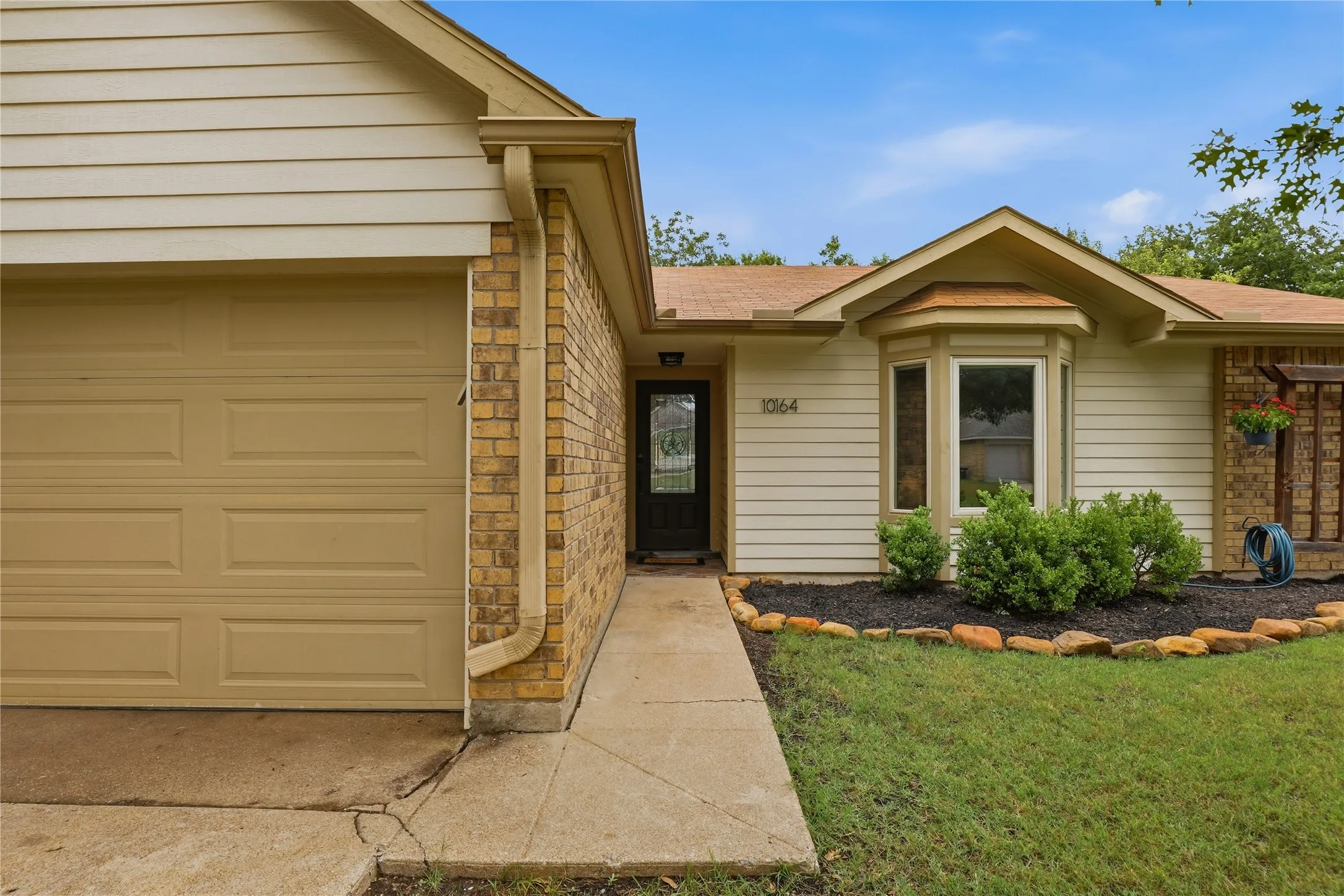 Single Family Residence For Sale in Tarrant County , 10164 Indian Mound Road, Fort Worth, Texas 76108, 4 Bedroom, 2 Bathroom, 2 Garage spaces, 1,614 Sqft, built in 1986, mls#21237701, Real Estate Agent in Fort Worth, Homes For Sale in Tarrant county, Homes For Sale in Fort Worth, Realtor in Fort Worth Texas, Real Estate Brokerage Independent Realty Texas, Luminita Cordes Realtor