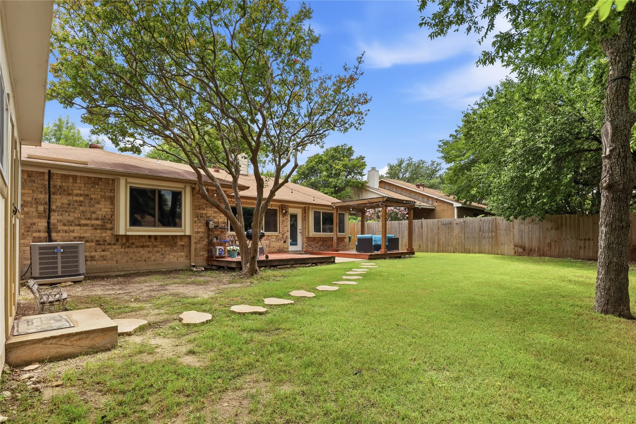 Single Family Residence For Sale in Tarrant County , 10164 Indian Mound Road, Fort Worth, Texas 76108, 4 Bedroom, 2 Bathroom, 2 Garage spaces, 1,614 Sqft, built in 1986, mls#21237701, Real Estate Agent in Fort Worth, Homes For Sale in Tarrant county, Homes For Sale in Fort Worth, Realtor in Fort Worth Texas, Real Estate Brokerage Independent Realty Texas, Luminita Cordes Realtor