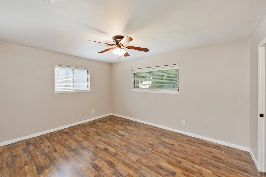 Single Family Residence For Sale in Montague County , 500 W London Street, Bowie, Texas 76230, 3 Bedroom, 2 Bathroom, Garage spaces, 1,972 Sqft, built in 1964, mls#21266527, Real Estate Agent in Bowie, Homes For Sale in Montague county, Homes For Sale in Bowie, Realtor in Bowie Texas, Real Estate Brokerage Independent Realty Texas, Luminita Cordes Realtor