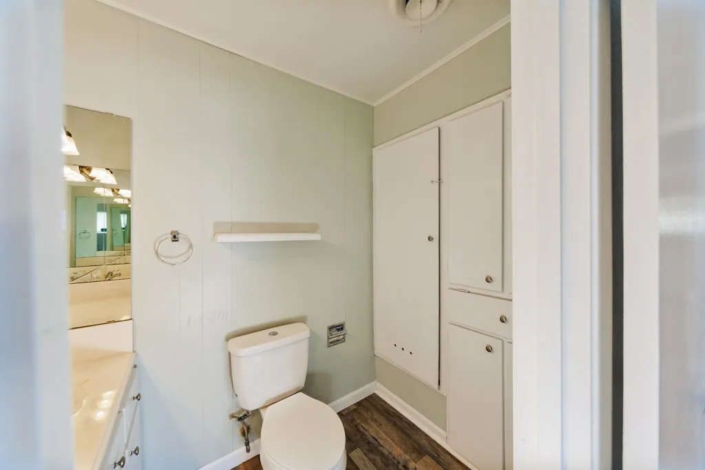 Single Family Residence For Sale in Montague County , 500 W London Street, Bowie, Texas 76230, 3 Bedroom, 2 Bathroom, Garage spaces, 1,972 Sqft, built in 1964, mls#21266527, Real Estate Agent in Bowie, Homes For Sale in Montague county, Homes For Sale in Bowie, Realtor in Bowie Texas, Real Estate Brokerage Independent Realty Texas, Luminita Cordes Realtor