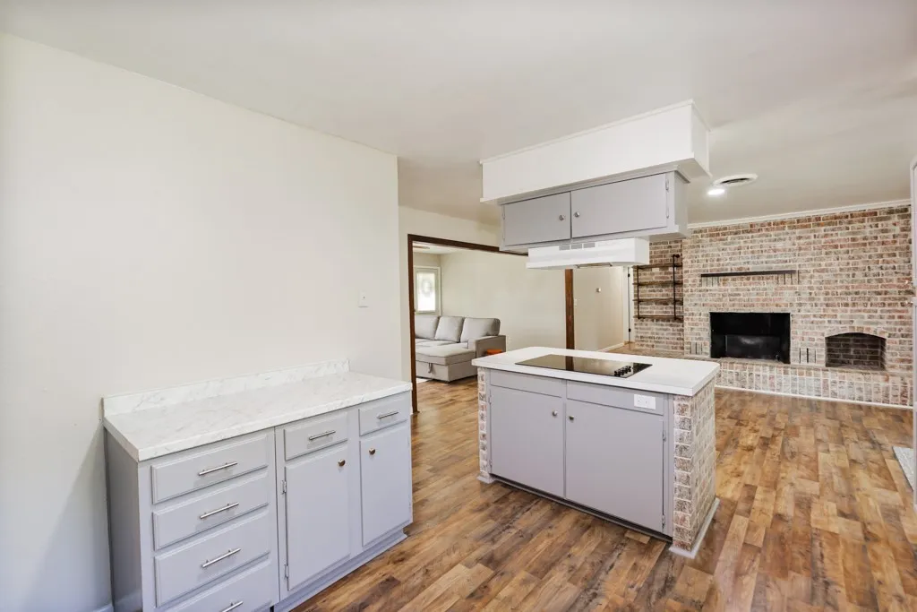 Single Family Residence For Sale in Montague County , 500 W London Street, Bowie, Texas 76230, 3 Bedroom, 2 Bathroom, Garage spaces, 1,972 Sqft, built in 1964, mls#21266527, Real Estate Agent in Bowie, Homes For Sale in Montague county, Homes For Sale in Bowie, Realtor in Bowie Texas, Real Estate Brokerage Independent Realty Texas, Luminita Cordes Realtor