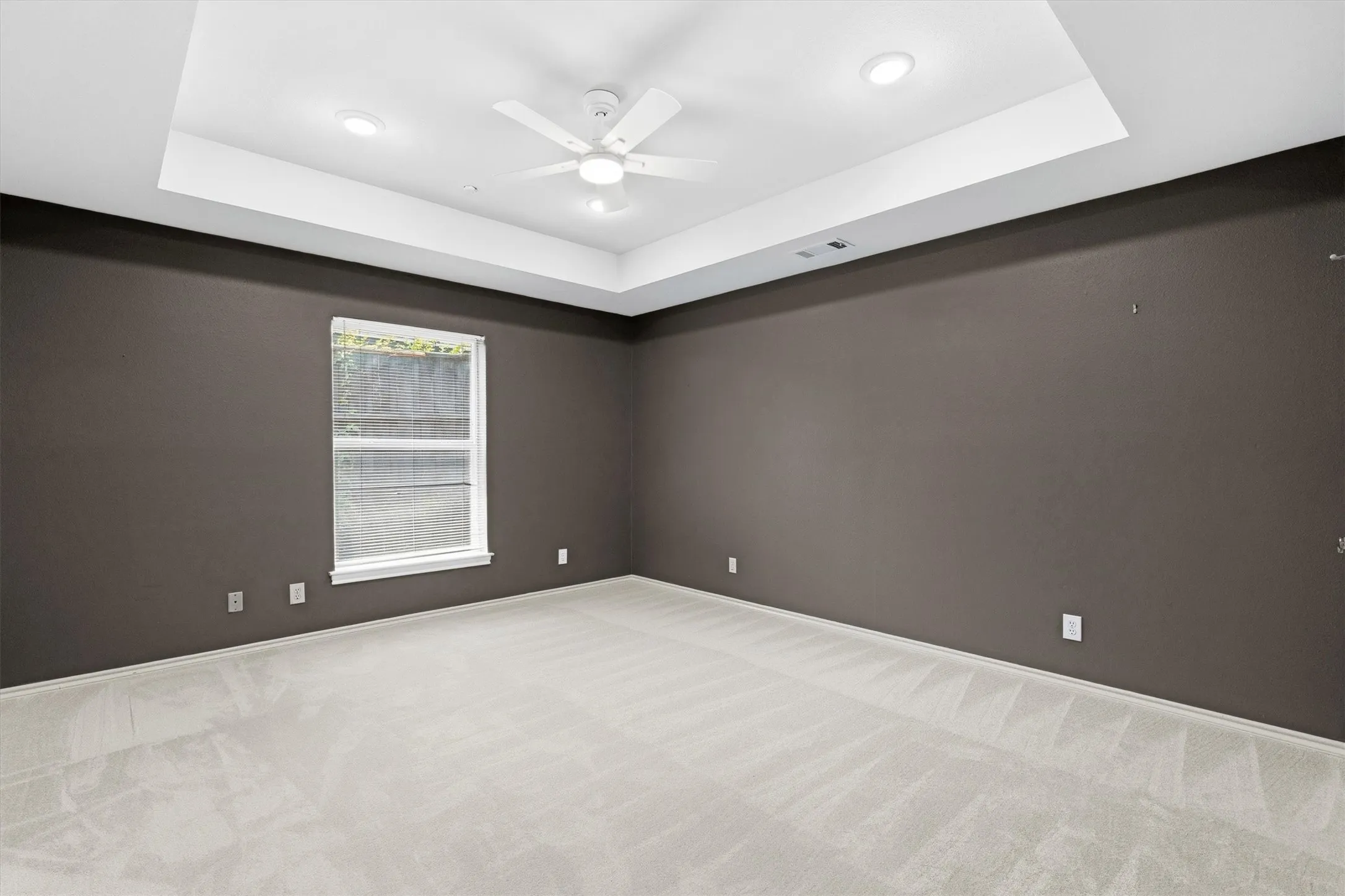 Third & fourth bedroom with plush new carpet. Connects to the 4th bedroom with a full bath. Both rooms same color paint.