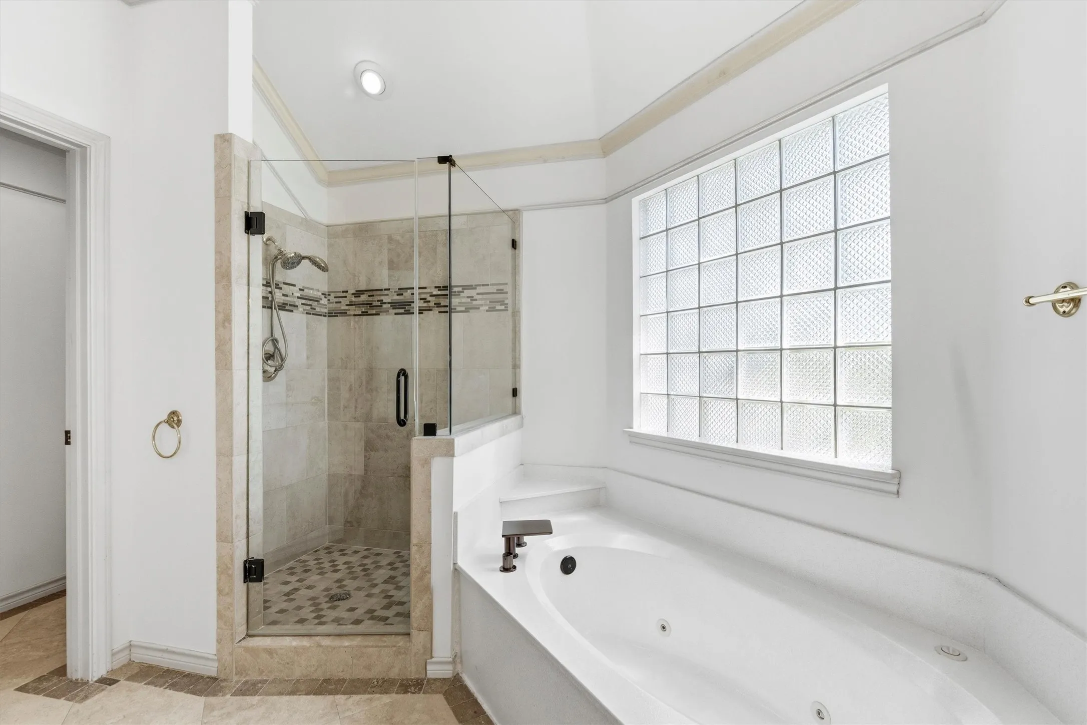 Seperate shower & Jetted tub.