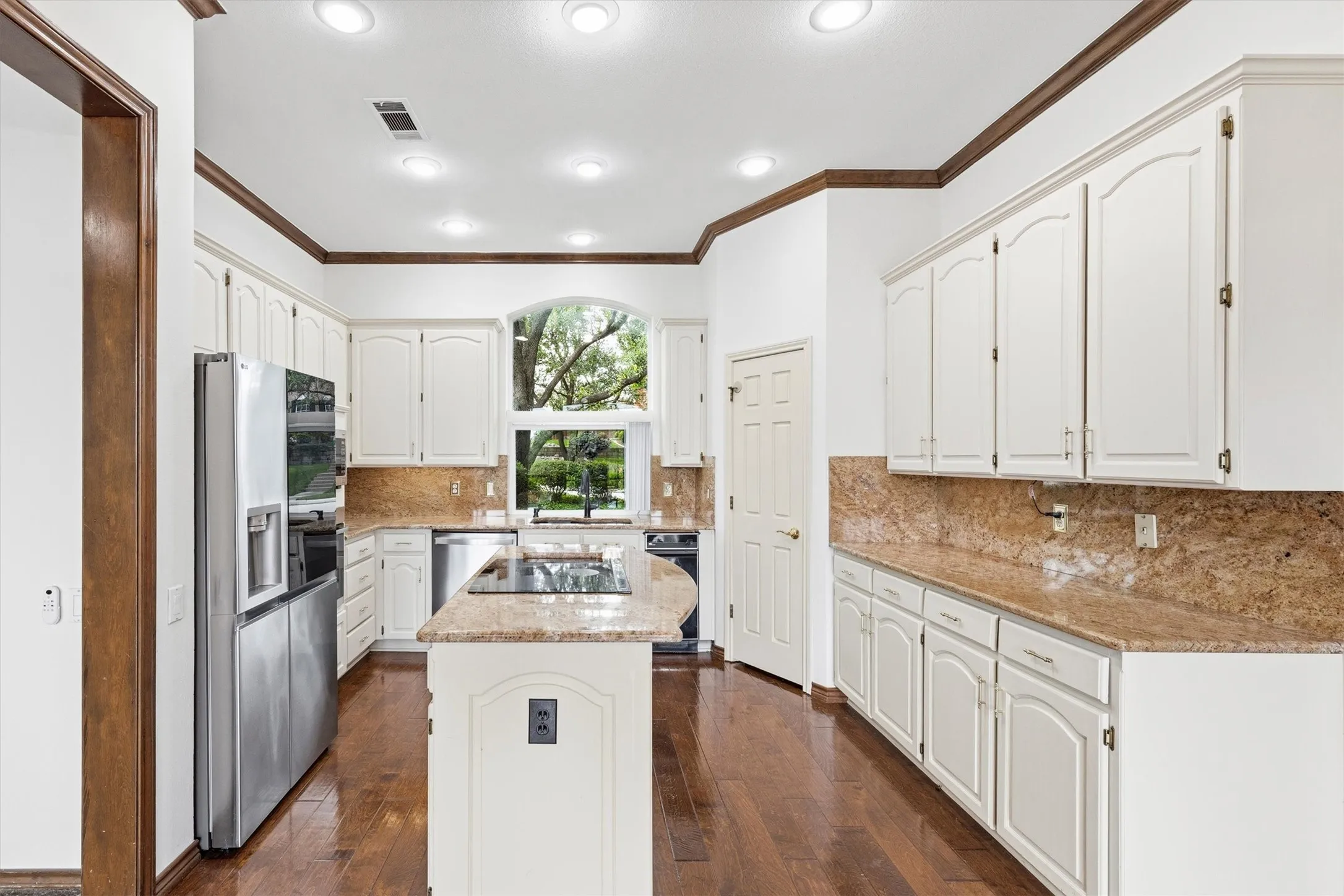 Single Family Residence For Sale in Denton County , 1003 N Wiltshire Drive, Carrollton, Texas 75007, 4 Bedroom, 3 Bathroom, 2 Garage spaces, 3,020 Sqft, built in 1989, mls#21161802, Real Estate Agent in Carrollton, Homes For Sale in Denton county, Homes For Sale in Carrollton, Realtor in Carrollton Texas, Real Estate Brokerage Independent Realty Texas, Luminita Cordes Realtor