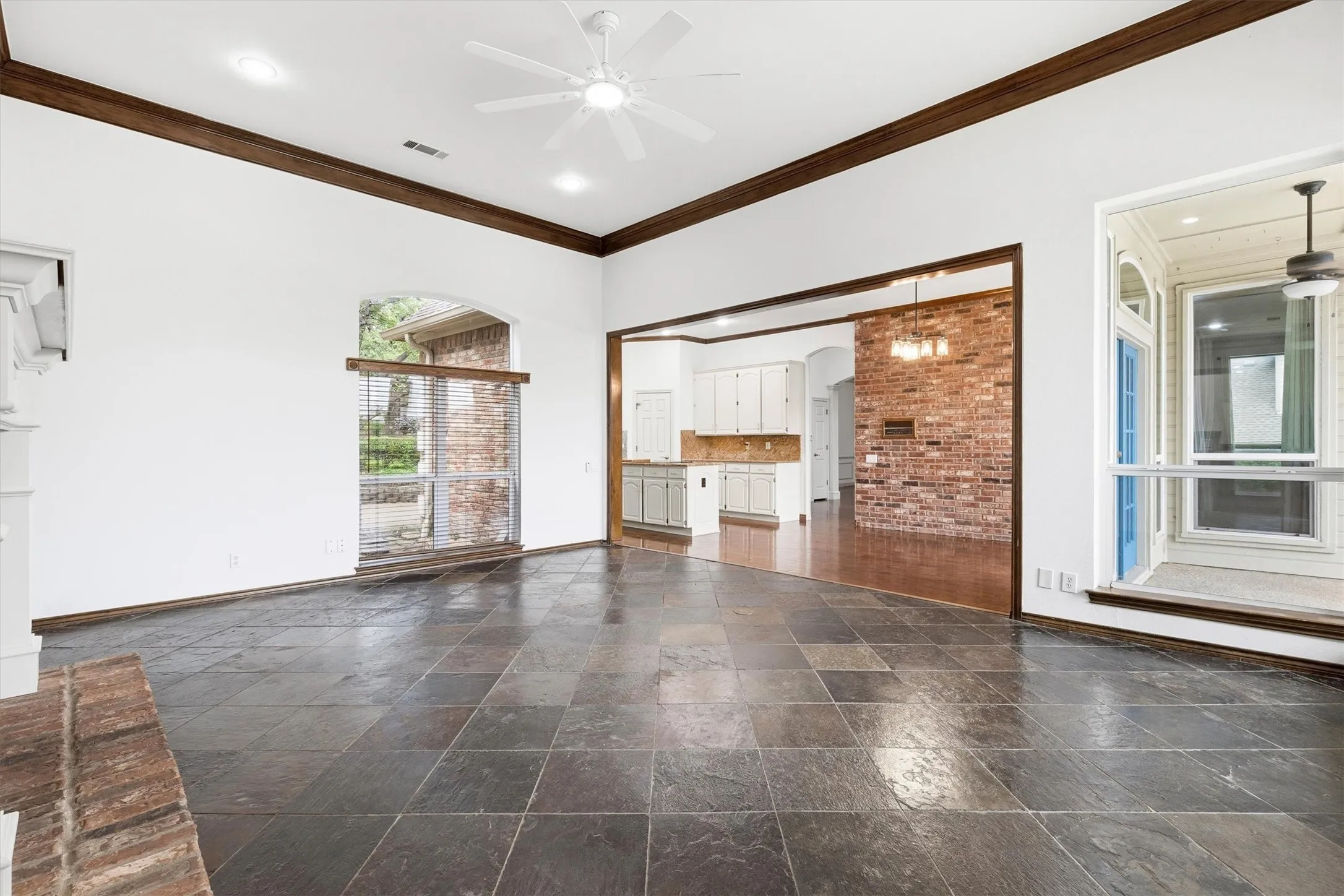 Single Family Residence For Sale in Denton County , 1003 N Wiltshire Drive, Carrollton, Texas 75007, 4 Bedroom, 3 Bathroom, 2 Garage spaces, 3,020 Sqft, built in 1989, mls#21161802, Real Estate Agent in Carrollton, Homes For Sale in Denton county, Homes For Sale in Carrollton, Realtor in Carrollton Texas, Real Estate Brokerage Independent Realty Texas, Luminita Cordes Realtor