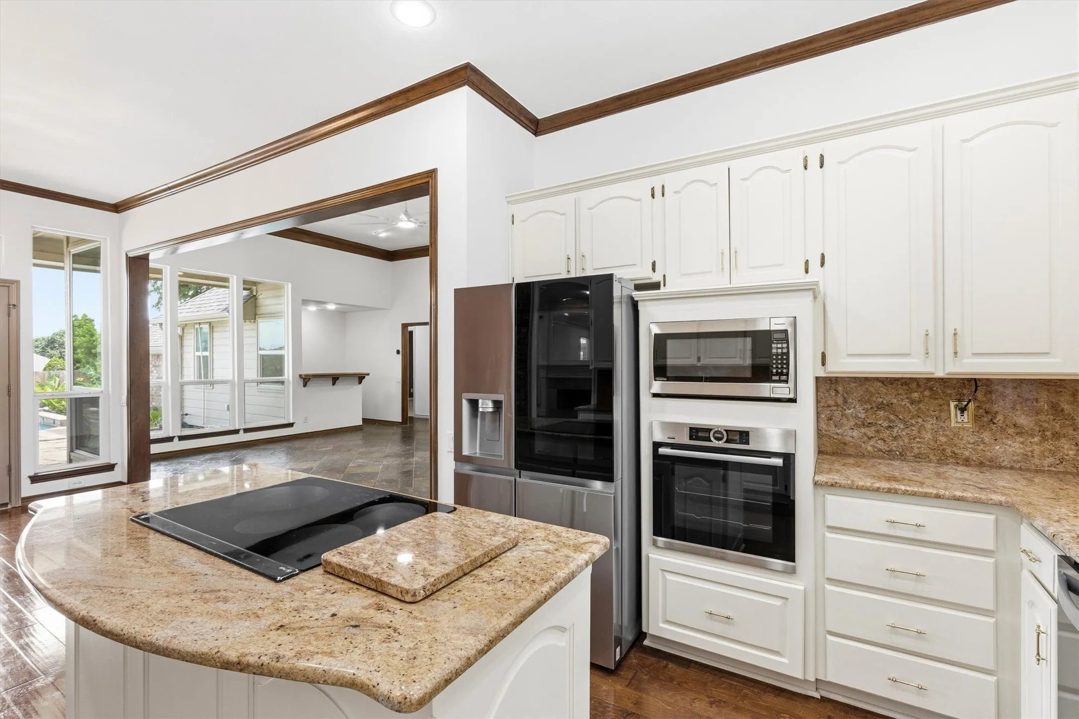 Single Family Residence For Sale in Denton County , 1003 N Wiltshire Drive, Carrollton, Texas 75007, 4 Bedroom, 3 Bathroom, 2 Garage spaces, 3,020 Sqft, built in 1989, mls#21161802, Real Estate Agent in Carrollton, Homes For Sale in Denton county, Homes For Sale in Carrollton, Realtor in Carrollton Texas, Real Estate Brokerage Independent Realty Texas, Luminita Cordes Realtor
