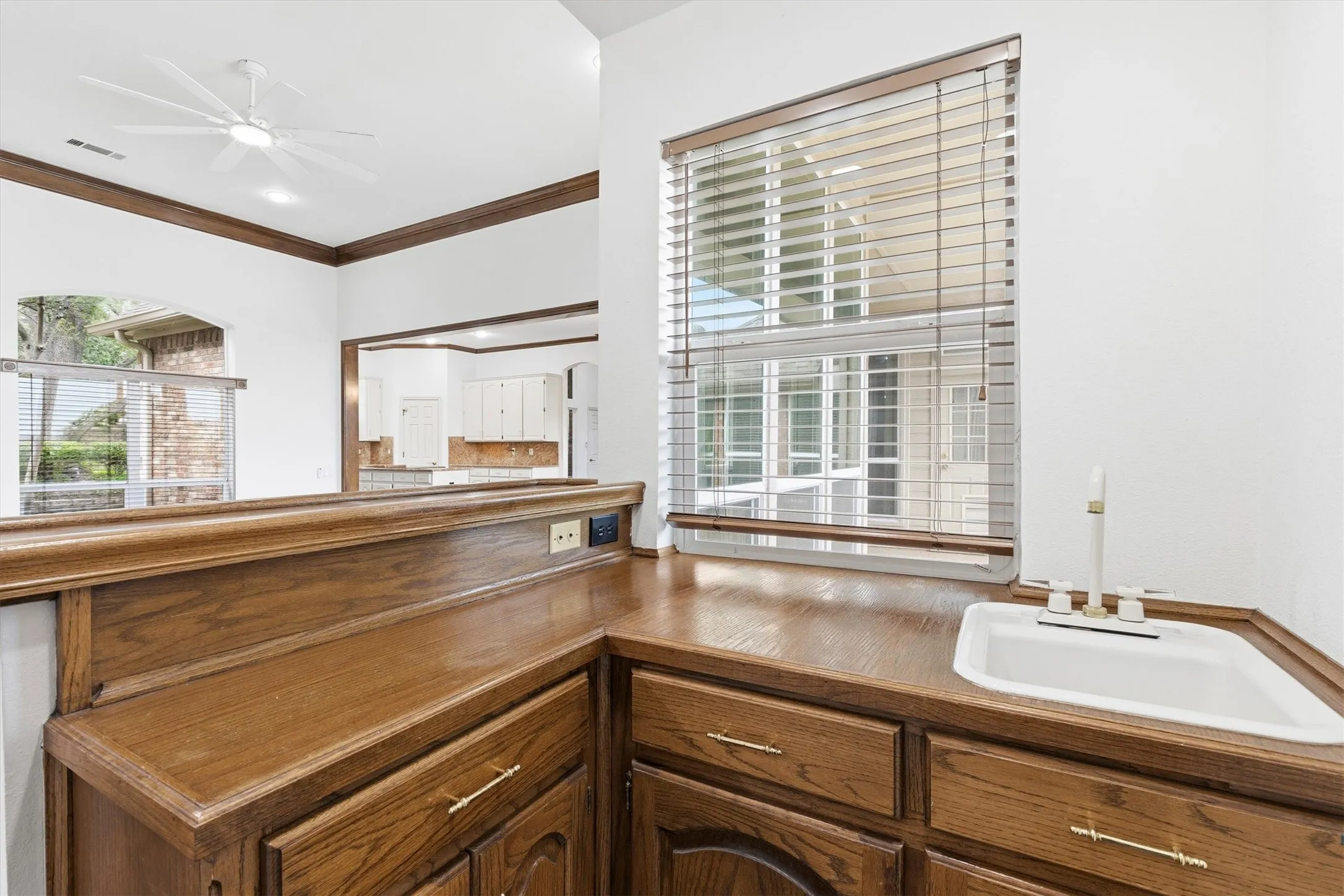 Single Family Residence For Sale in Denton County , 1003 N Wiltshire Drive, Carrollton, Texas 75007, 4 Bedroom, 3 Bathroom, 2 Garage spaces, 3,020 Sqft, built in 1989, mls#21161802, Real Estate Agent in Carrollton, Homes For Sale in Denton county, Homes For Sale in Carrollton, Realtor in Carrollton Texas, Real Estate Brokerage Independent Realty Texas, Luminita Cordes Realtor