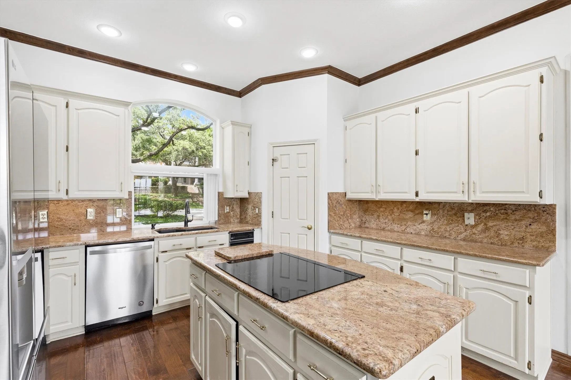 Single Family Residence For Sale in Denton County , 1003 N Wiltshire Drive, Carrollton, Texas 75007, 4 Bedroom, 3 Bathroom, 2 Garage spaces, 3,020 Sqft, built in 1989, mls#21161802, Real Estate Agent in Carrollton, Homes For Sale in Denton county, Homes For Sale in Carrollton, Realtor in Carrollton Texas, Real Estate Brokerage Independent Realty Texas, Luminita Cordes Realtor