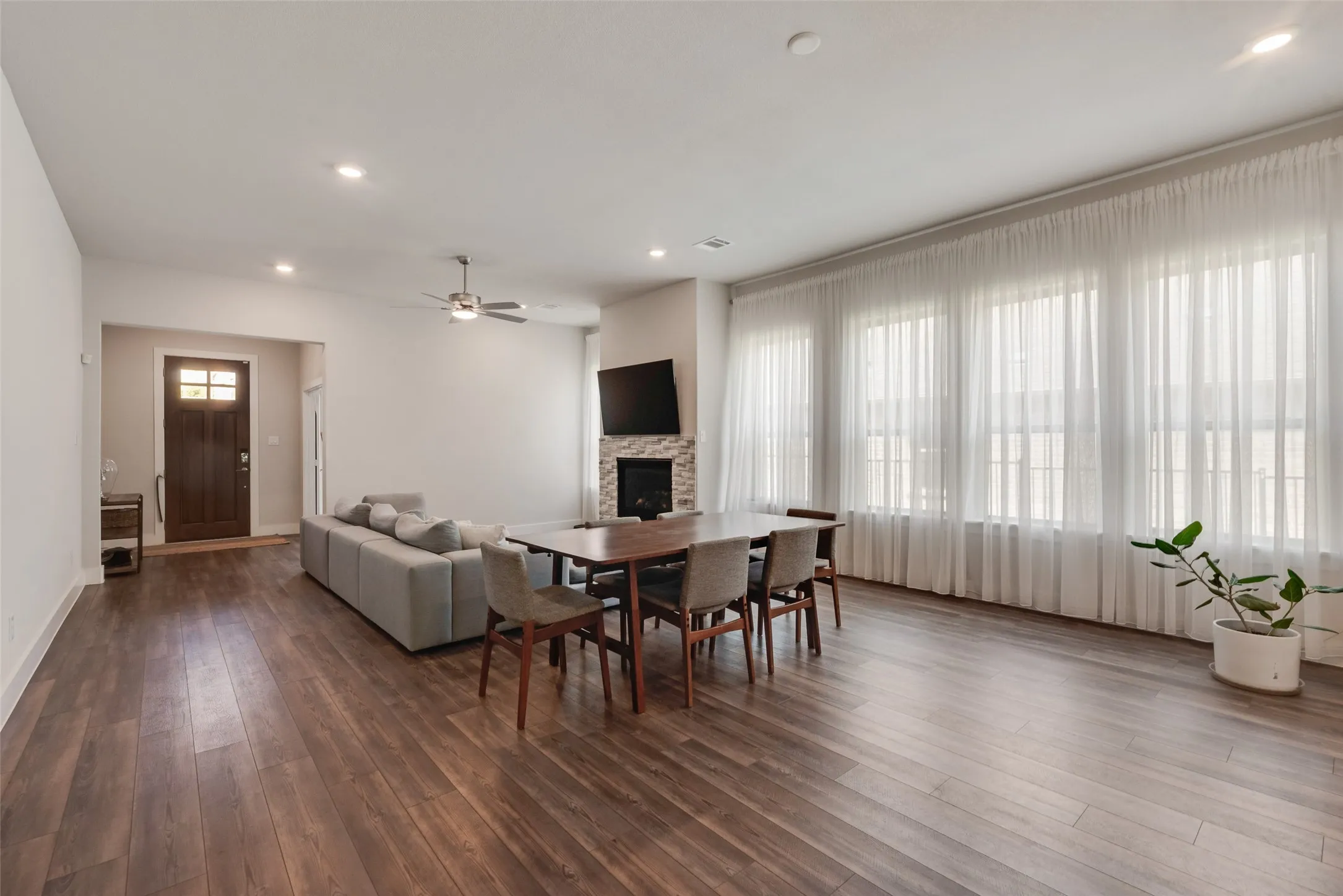 Single Family Residence For Sale in Rockwall County , 558 Torrey Pines Circle, Heath, Texas 75032, 4 Bedroom, 3 Bathroom, 2 Garage spaces, 3,019 Sqft, built in 2021, mls#21265268, Real Estate Agent in Heath, Homes For Sale in Rockwall county, Homes For Sale in Heath, Realtor in Heath Texas, Real Estate Brokerage Independent Realty Texas, Luminita Cordes Realtor