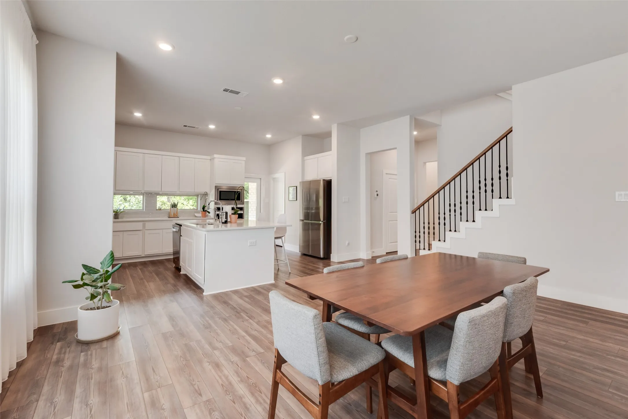 Single Family Residence For Sale in Rockwall County , 558 Torrey Pines Circle, Heath, Texas 75032, 4 Bedroom, 3 Bathroom, 2 Garage spaces, 3,019 Sqft, built in 2021, mls#21265268, Real Estate Agent in Heath, Homes For Sale in Rockwall county, Homes For Sale in Heath, Realtor in Heath Texas, Real Estate Brokerage Independent Realty Texas, Luminita Cordes Realtor
