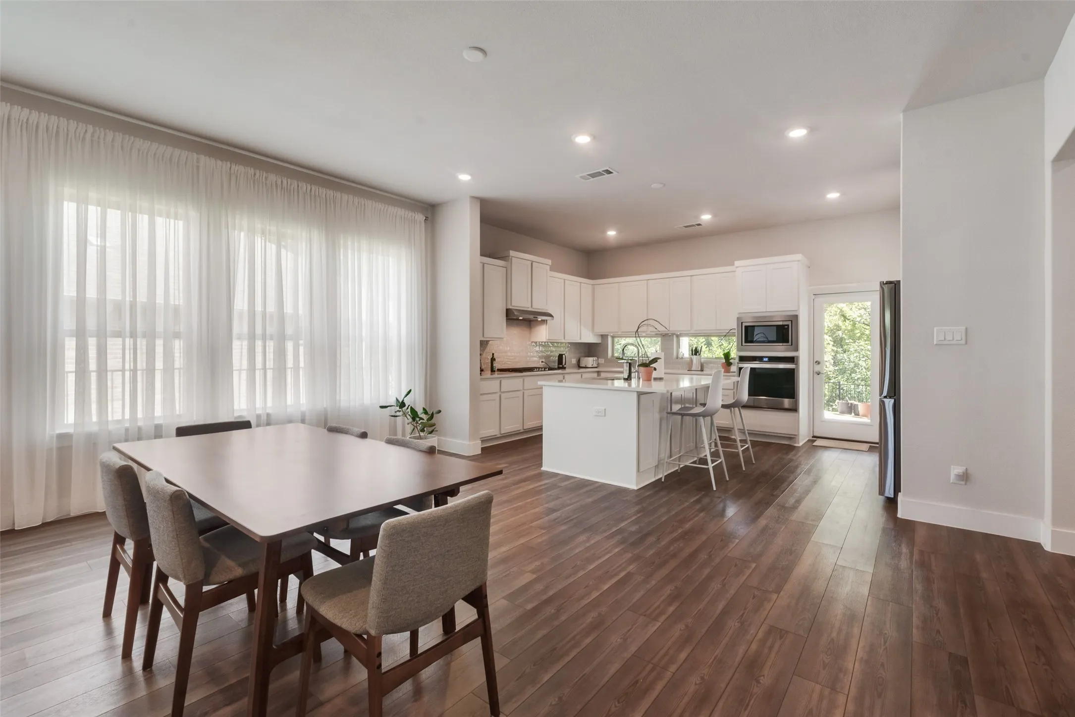 Single Family Residence For Sale in Rockwall County , 558 Torrey Pines Circle, Heath, Texas 75032, 4 Bedroom, 3 Bathroom, 2 Garage spaces, 3,019 Sqft, built in 2021, mls#21265268, Real Estate Agent in Heath, Homes For Sale in Rockwall county, Homes For Sale in Heath, Realtor in Heath Texas, Real Estate Brokerage Independent Realty Texas, Luminita Cordes Realtor