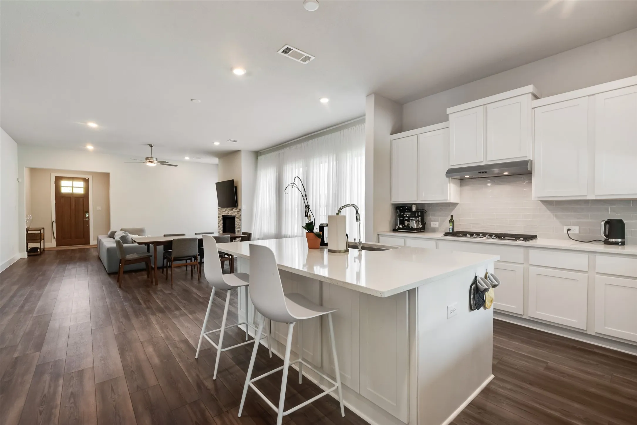 Single Family Residence For Sale in Rockwall County , 558 Torrey Pines Circle, Heath, Texas 75032, 4 Bedroom, 3 Bathroom, 2 Garage spaces, 3,019 Sqft, built in 2021, mls#21265268, Real Estate Agent in Heath, Homes For Sale in Rockwall county, Homes For Sale in Heath, Realtor in Heath Texas, Real Estate Brokerage Independent Realty Texas, Luminita Cordes Realtor