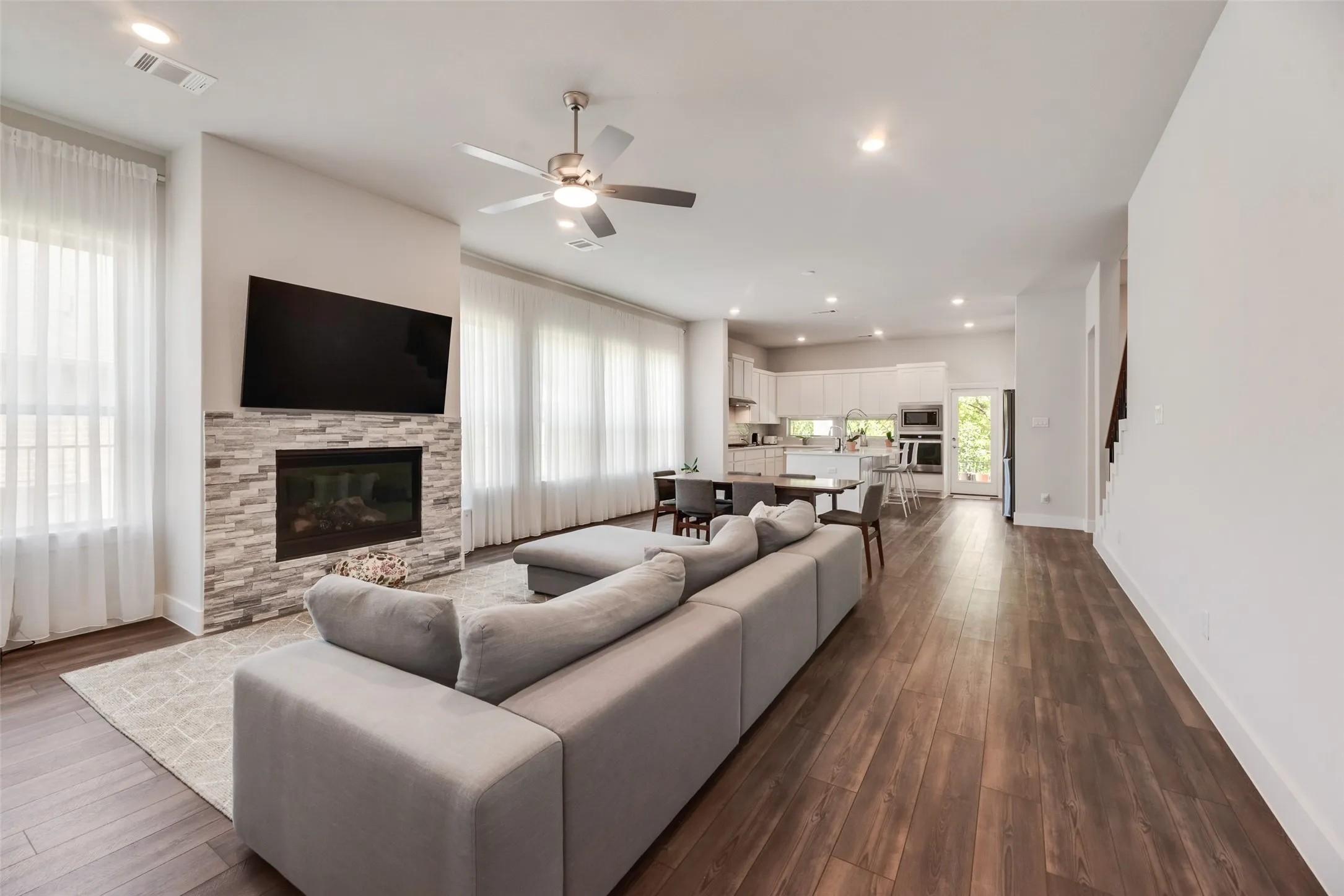 Single Family Residence For Sale in Rockwall County , 558 Torrey Pines Circle, Heath, Texas 75032, 4 Bedroom, 3 Bathroom, 2 Garage spaces, 3,019 Sqft, built in 2021, mls#21265268, Real Estate Agent in Heath, Homes For Sale in Rockwall county, Homes For Sale in Heath, Realtor in Heath Texas, Real Estate Brokerage Independent Realty Texas, Luminita Cordes Realtor