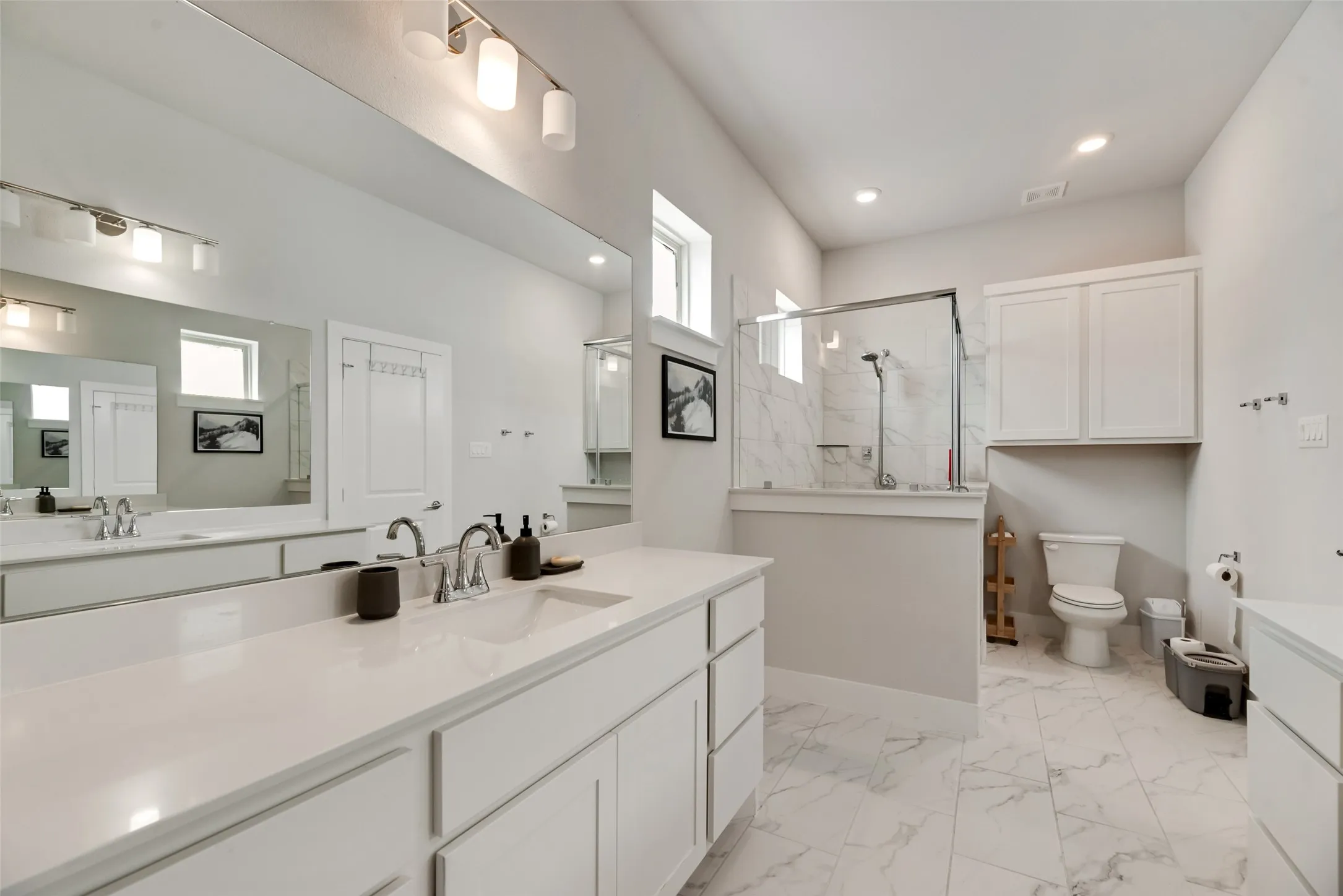 Single Family Residence For Sale in Rockwall County , 558 Torrey Pines Circle, Heath, Texas 75032, 4 Bedroom, 3 Bathroom, 2 Garage spaces, 3,019 Sqft, built in 2021, mls#21265268, Real Estate Agent in Heath, Homes For Sale in Rockwall county, Homes For Sale in Heath, Realtor in Heath Texas, Real Estate Brokerage Independent Realty Texas, Luminita Cordes Realtor