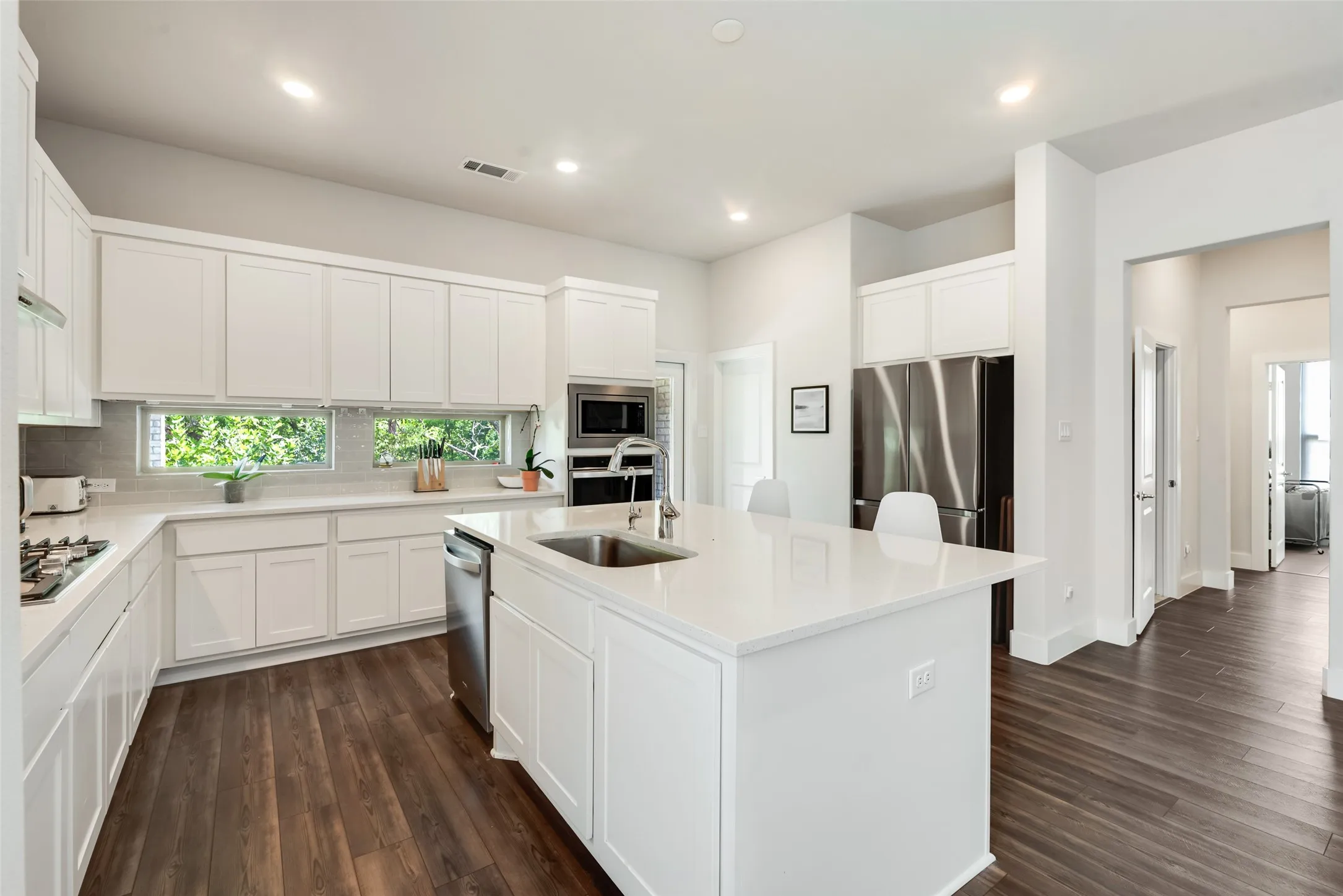Single Family Residence For Sale in Rockwall County , 558 Torrey Pines Circle, Heath, Texas 75032, 4 Bedroom, 3 Bathroom, 2 Garage spaces, 3,019 Sqft, built in 2021, mls#21265268, Real Estate Agent in Heath, Homes For Sale in Rockwall county, Homes For Sale in Heath, Realtor in Heath Texas, Real Estate Brokerage Independent Realty Texas, Luminita Cordes Realtor