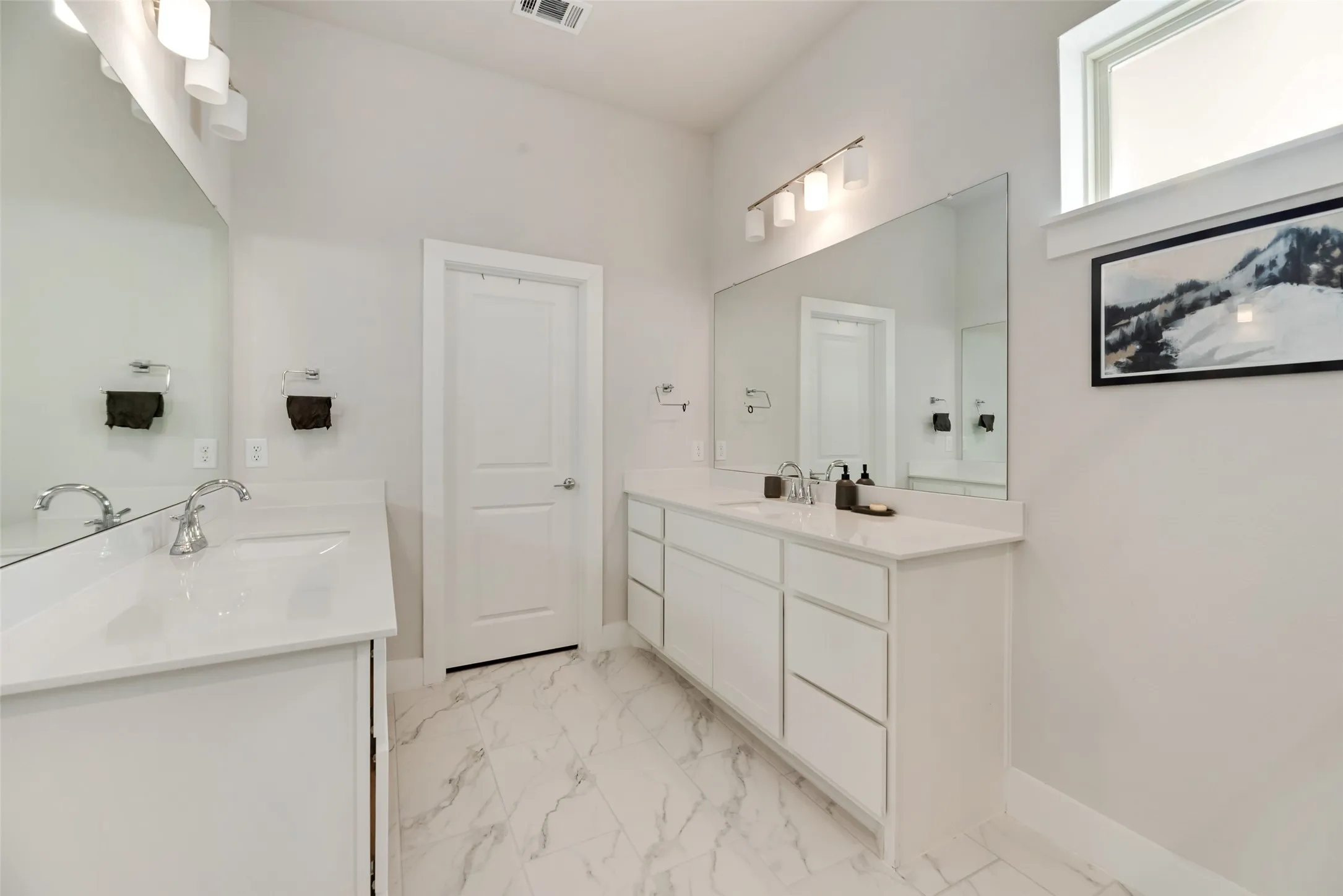 Single Family Residence For Sale in Rockwall County , 558 Torrey Pines Circle, Heath, Texas 75032, 4 Bedroom, 3 Bathroom, 2 Garage spaces, 3,019 Sqft, built in 2021, mls#21265268, Real Estate Agent in Heath, Homes For Sale in Rockwall county, Homes For Sale in Heath, Realtor in Heath Texas, Real Estate Brokerage Independent Realty Texas, Luminita Cordes Realtor
