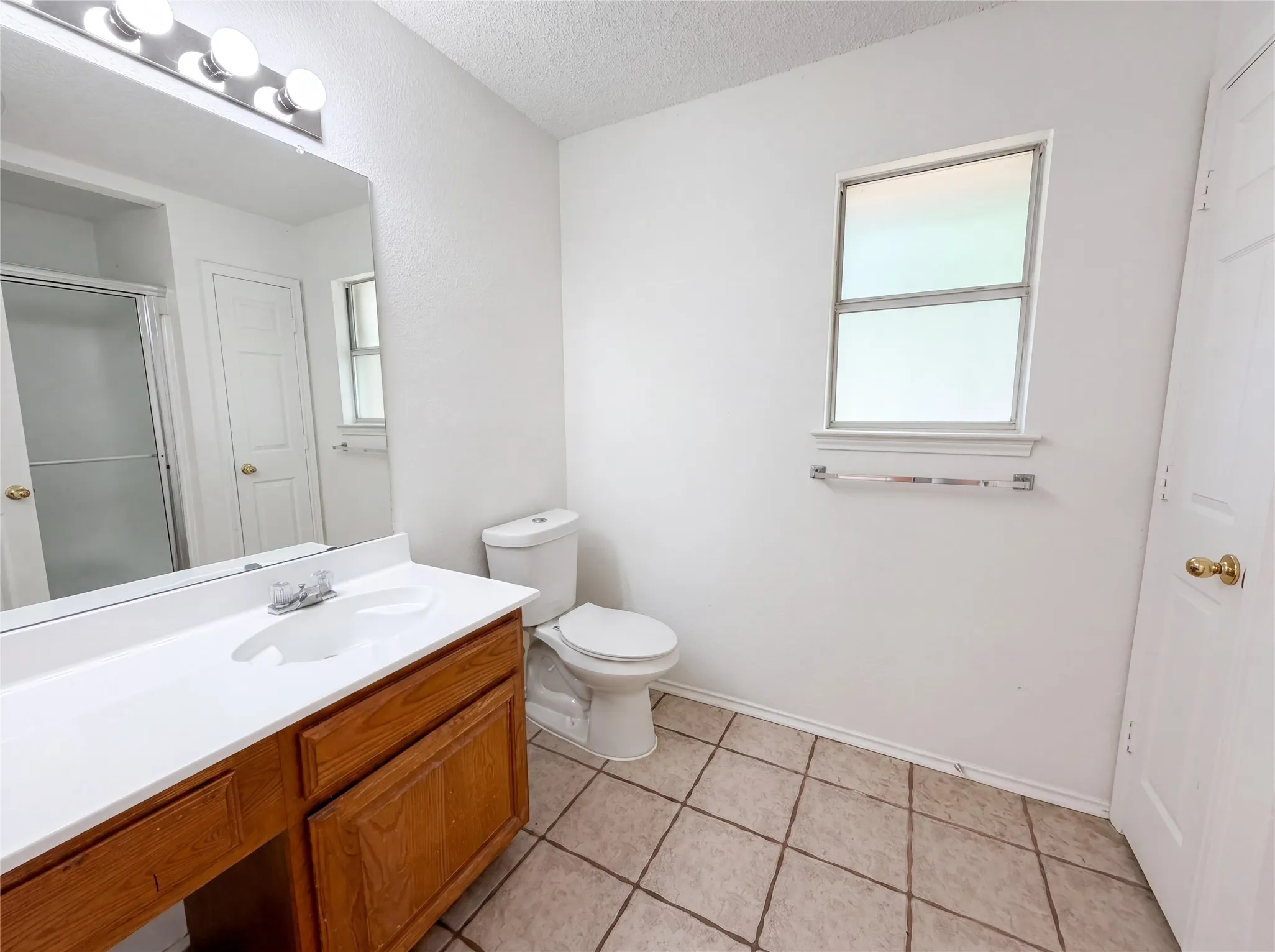 Single Family Residence For Sale in Tarrant County , 1233 Windy Meadows Drive, Burleson, Texas 76028, 3 Bedroom, 2 Bathroom, 2 Garage spaces, 1,351 Sqft, built in 1993, mls#21266551, Real Estate Agent in Burleson, Homes For Sale in Tarrant county, Homes For Sale in Burleson, Realtor in Burleson Texas, Real Estate Brokerage Independent Realty Texas, Luminita Cordes Realtor