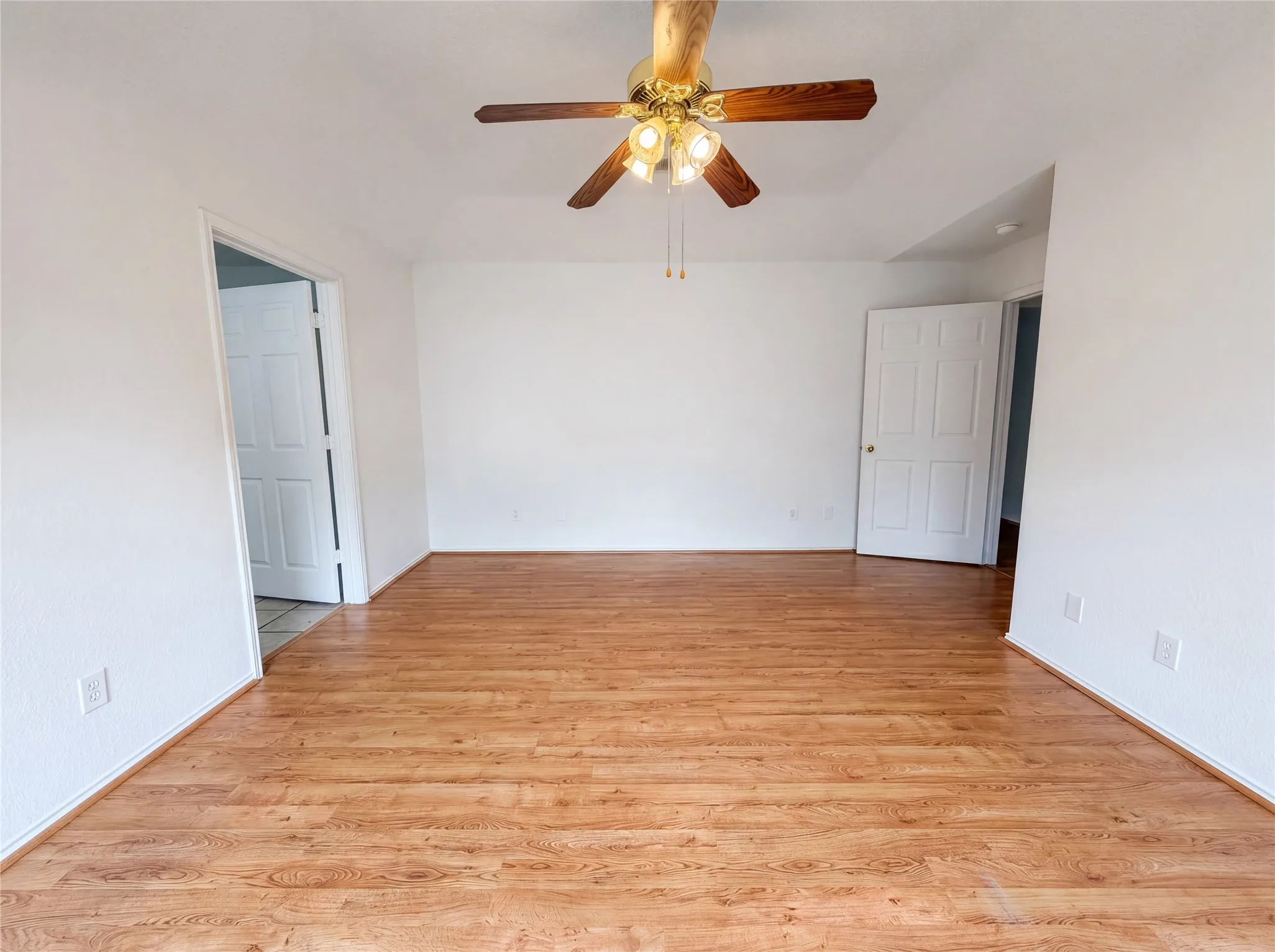 Single Family Residence For Sale in Tarrant County , 1233 Windy Meadows Drive, Burleson, Texas 76028, 3 Bedroom, 2 Bathroom, 2 Garage spaces, 1,351 Sqft, built in 1993, mls#21266551, Real Estate Agent in Burleson, Homes For Sale in Tarrant county, Homes For Sale in Burleson, Realtor in Burleson Texas, Real Estate Brokerage Independent Realty Texas, Luminita Cordes Realtor