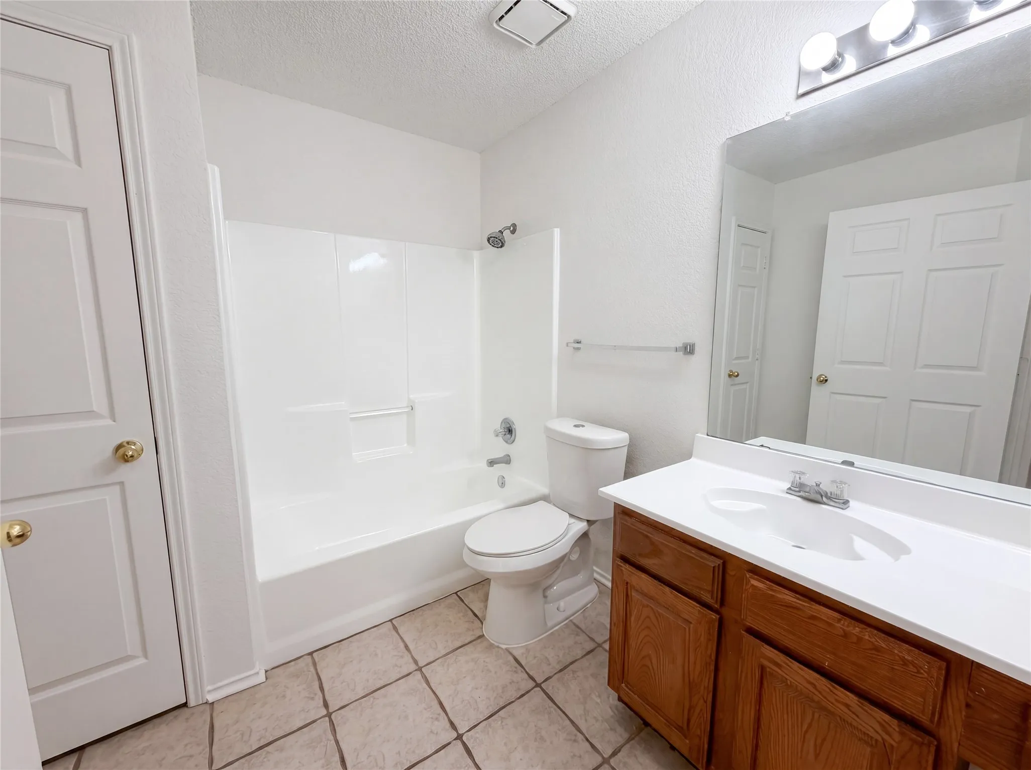 Single Family Residence For Sale in Tarrant County , 1233 Windy Meadows Drive, Burleson, Texas 76028, 3 Bedroom, 2 Bathroom, 2 Garage spaces, 1,351 Sqft, built in 1993, mls#21266551, Real Estate Agent in Burleson, Homes For Sale in Tarrant county, Homes For Sale in Burleson, Realtor in Burleson Texas, Real Estate Brokerage Independent Realty Texas, Luminita Cordes Realtor