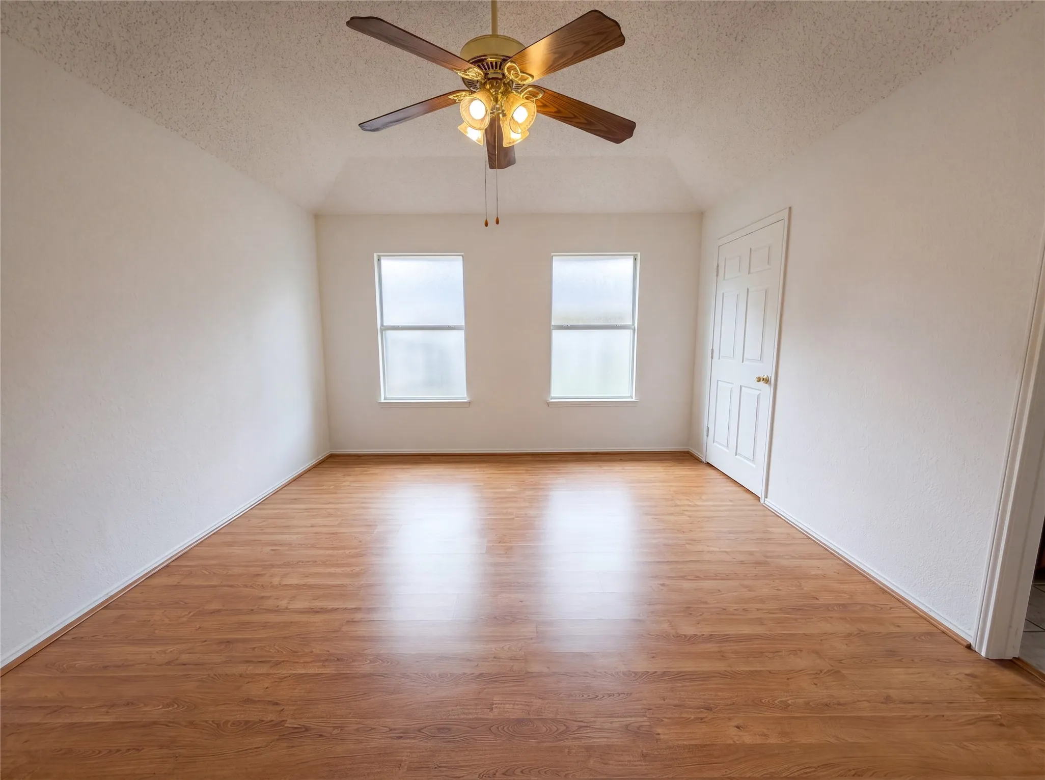 Single Family Residence For Sale in Tarrant County , 1233 Windy Meadows Drive, Burleson, Texas 76028, 3 Bedroom, 2 Bathroom, 2 Garage spaces, 1,351 Sqft, built in 1993, mls#21266551, Real Estate Agent in Burleson, Homes For Sale in Tarrant county, Homes For Sale in Burleson, Realtor in Burleson Texas, Real Estate Brokerage Independent Realty Texas, Luminita Cordes Realtor