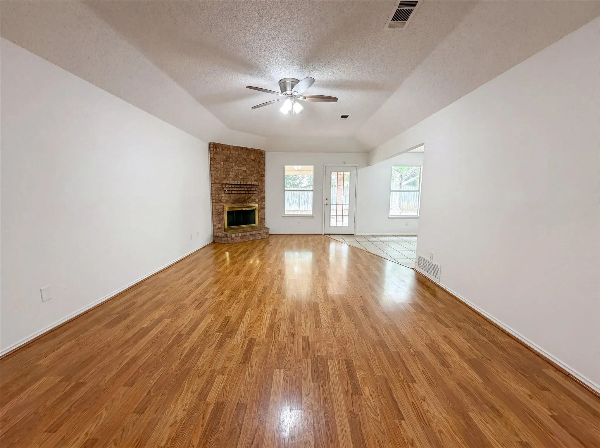 Single Family Residence For Sale in Tarrant County , 1233 Windy Meadows Drive, Burleson, Texas 76028, 3 Bedroom, 2 Bathroom, 2 Garage spaces, 1,351 Sqft, built in 1993, mls#21266551, Real Estate Agent in Burleson, Homes For Sale in Tarrant county, Homes For Sale in Burleson, Realtor in Burleson Texas, Real Estate Brokerage Independent Realty Texas, Luminita Cordes Realtor