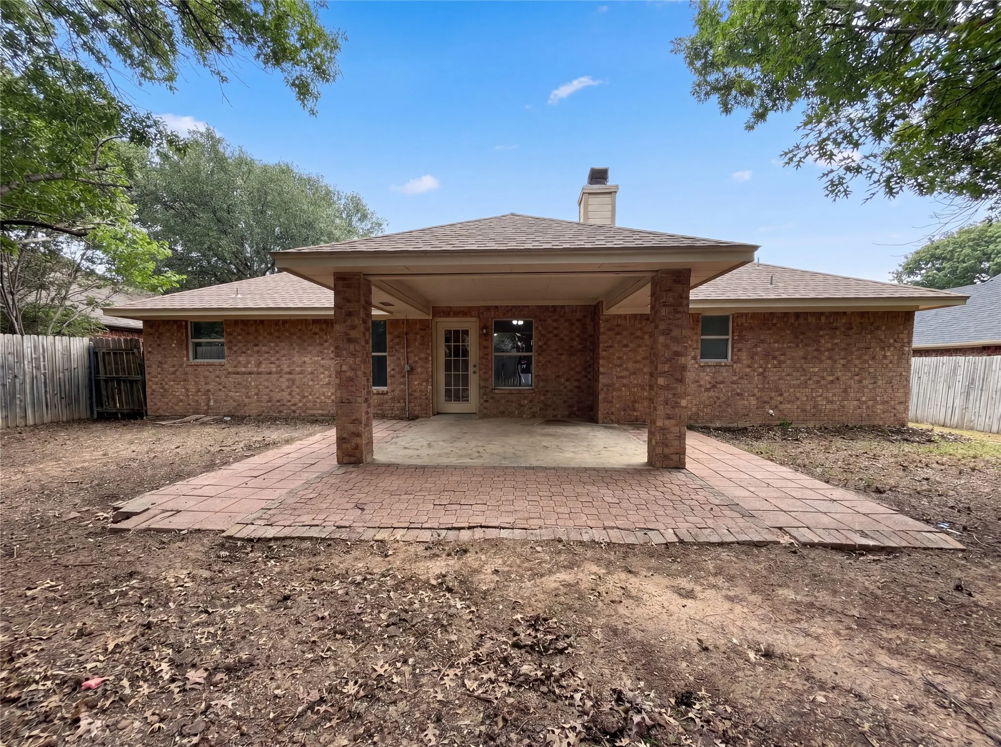 Single Family Residence For Sale in Tarrant County , 1233 Windy Meadows Drive, Burleson, Texas 76028, 3 Bedroom, 2 Bathroom, 2 Garage spaces, 1,351 Sqft, built in 1993, mls#21266551, Real Estate Agent in Burleson, Homes For Sale in Tarrant county, Homes For Sale in Burleson, Realtor in Burleson Texas, Real Estate Brokerage Independent Realty Texas, Luminita Cordes Realtor