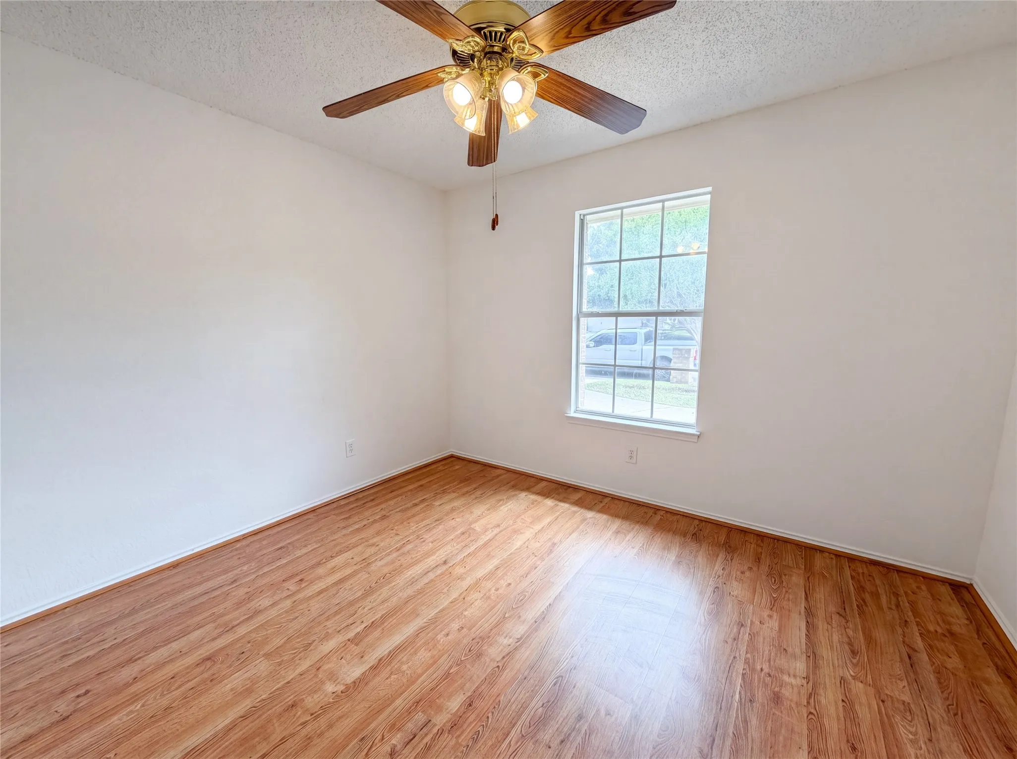 Single Family Residence For Sale in Tarrant County , 1233 Windy Meadows Drive, Burleson, Texas 76028, 3 Bedroom, 2 Bathroom, 2 Garage spaces, 1,351 Sqft, built in 1993, mls#21266551, Real Estate Agent in Burleson, Homes For Sale in Tarrant county, Homes For Sale in Burleson, Realtor in Burleson Texas, Real Estate Brokerage Independent Realty Texas, Luminita Cordes Realtor