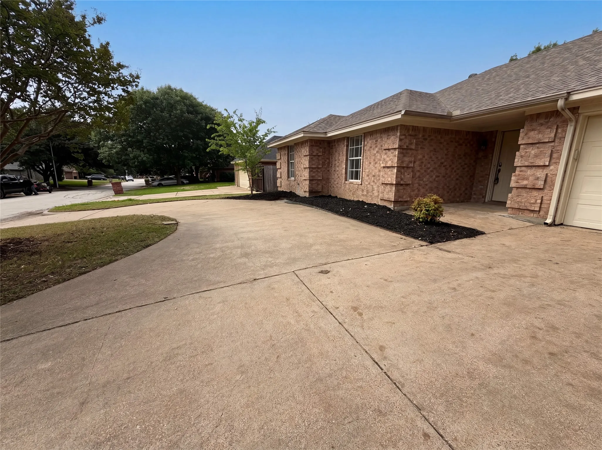 Single Family Residence For Sale in Tarrant County , 1233 Windy Meadows Drive, Burleson, Texas 76028, 3 Bedroom, 2 Bathroom, 2 Garage spaces, 1,351 Sqft, built in 1993, mls#21266551, Real Estate Agent in Burleson, Homes For Sale in Tarrant county, Homes For Sale in Burleson, Realtor in Burleson Texas, Real Estate Brokerage Independent Realty Texas, Luminita Cordes Realtor